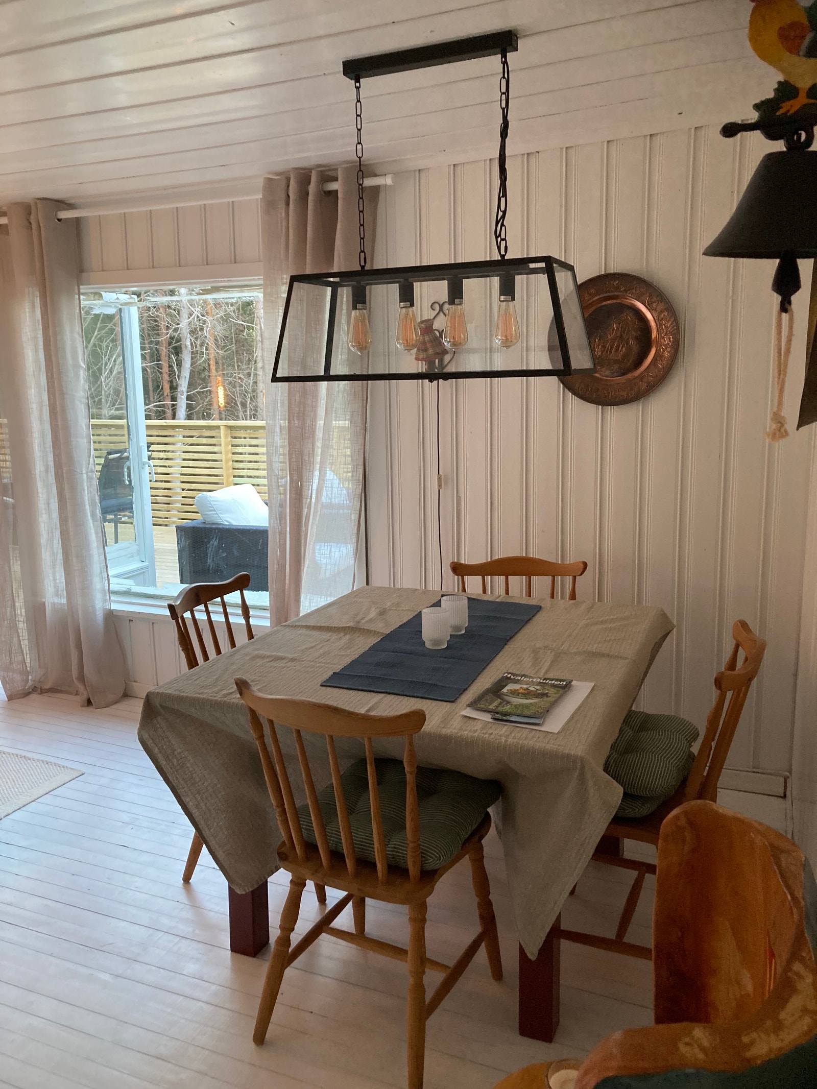 Spisebord stue oppe. Galleribilde