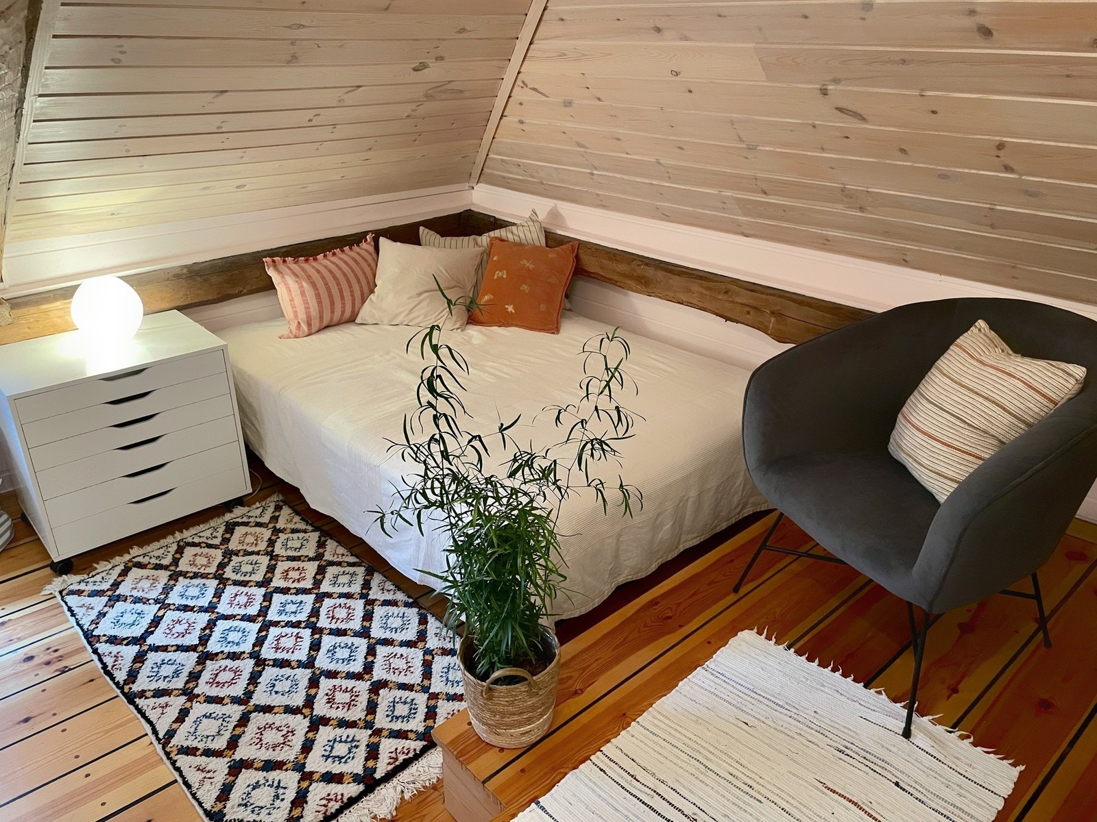 Hybel 3: utleid Galleribilde