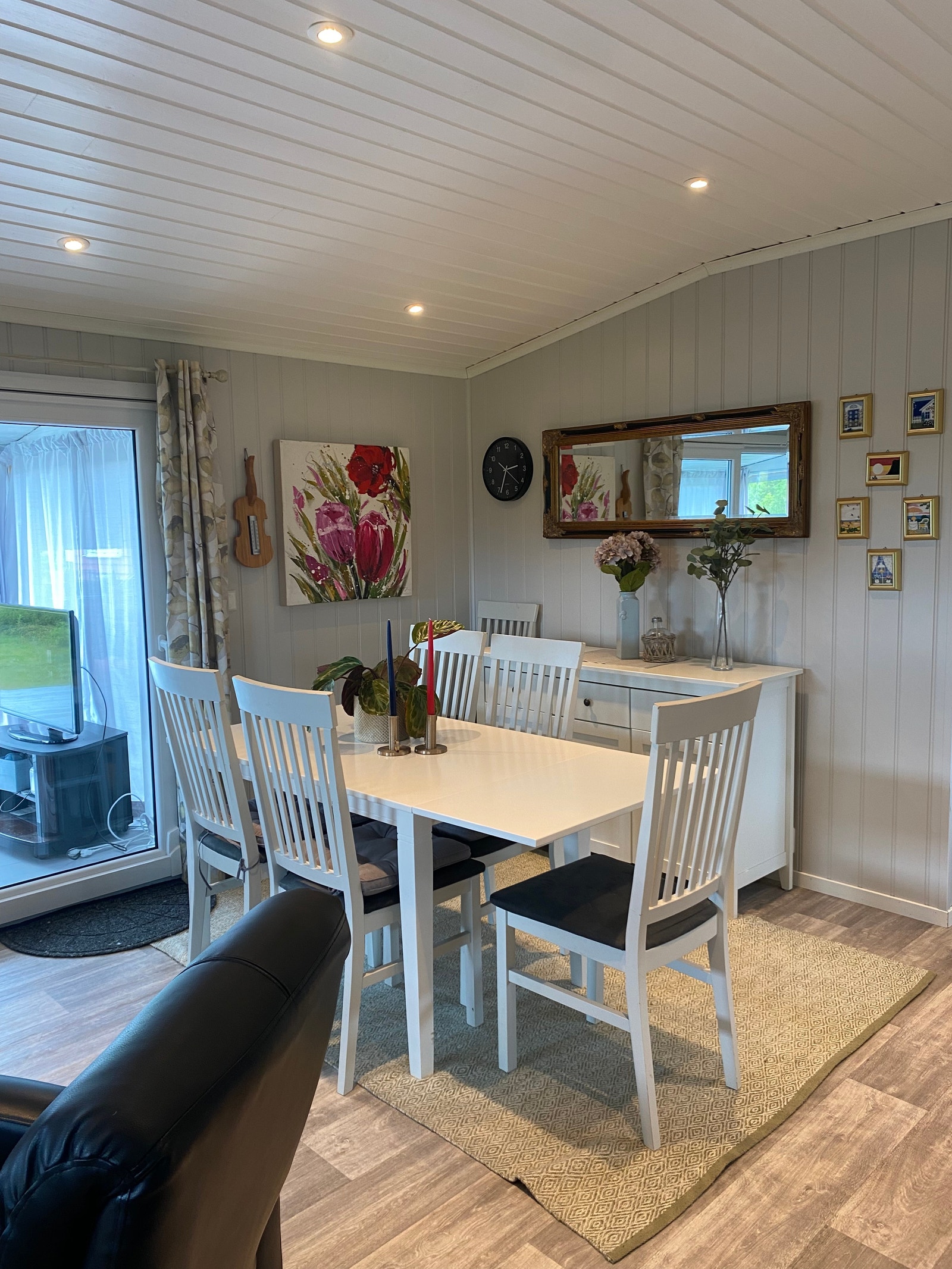Spisestue med mulighet for 6 personer. Galleribilde