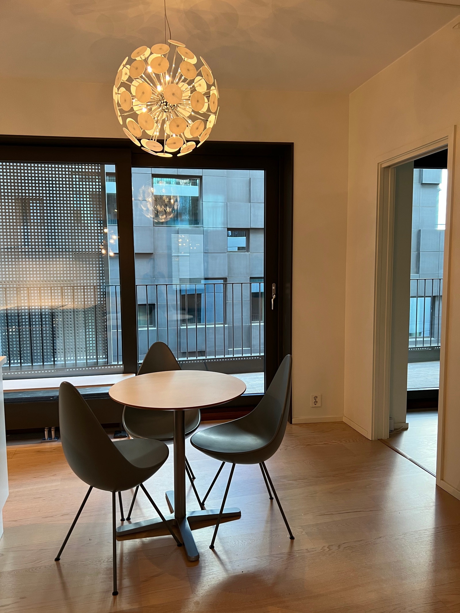 Spisegruppe. Galleribilde