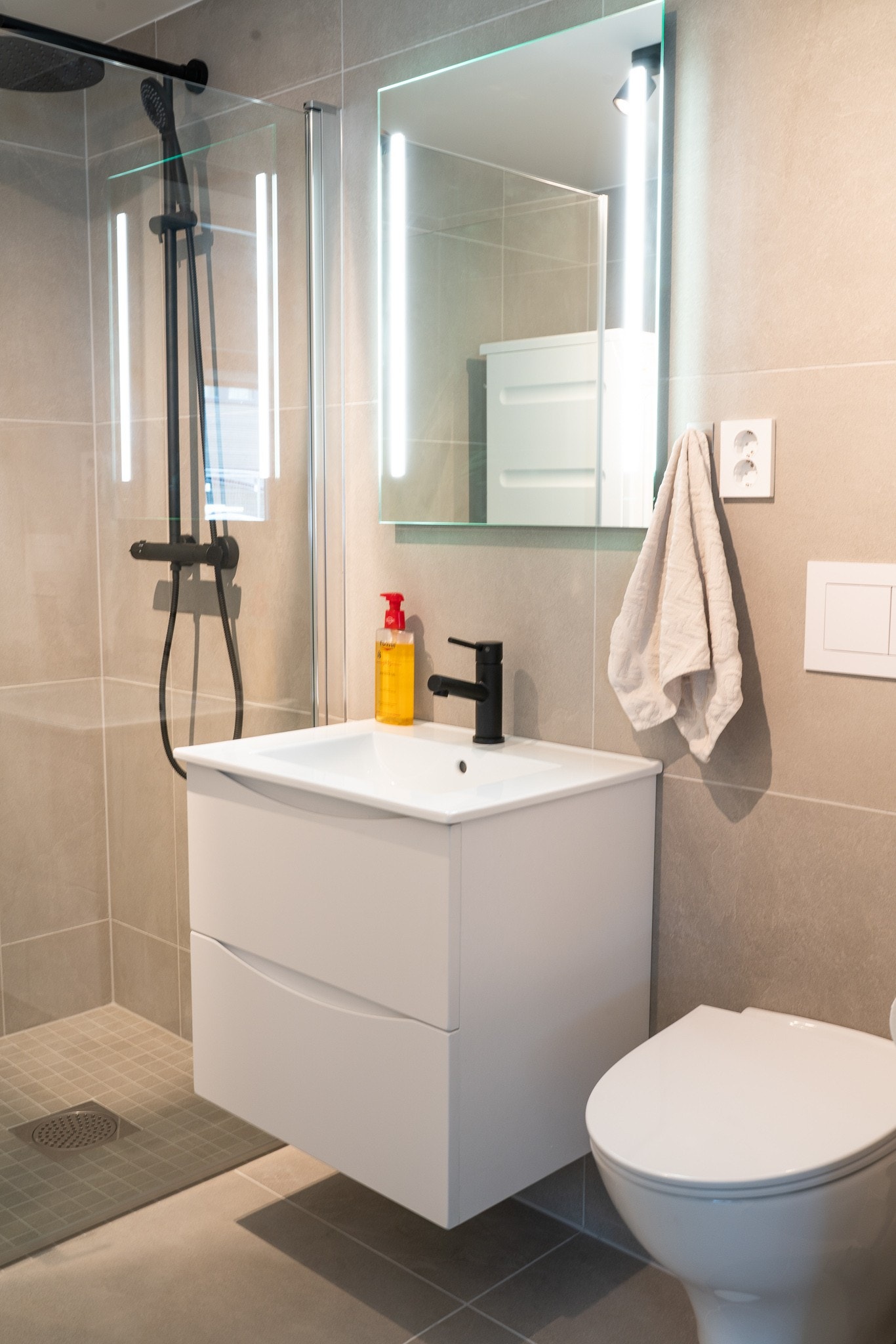 Bad med god belysning Galleribilde