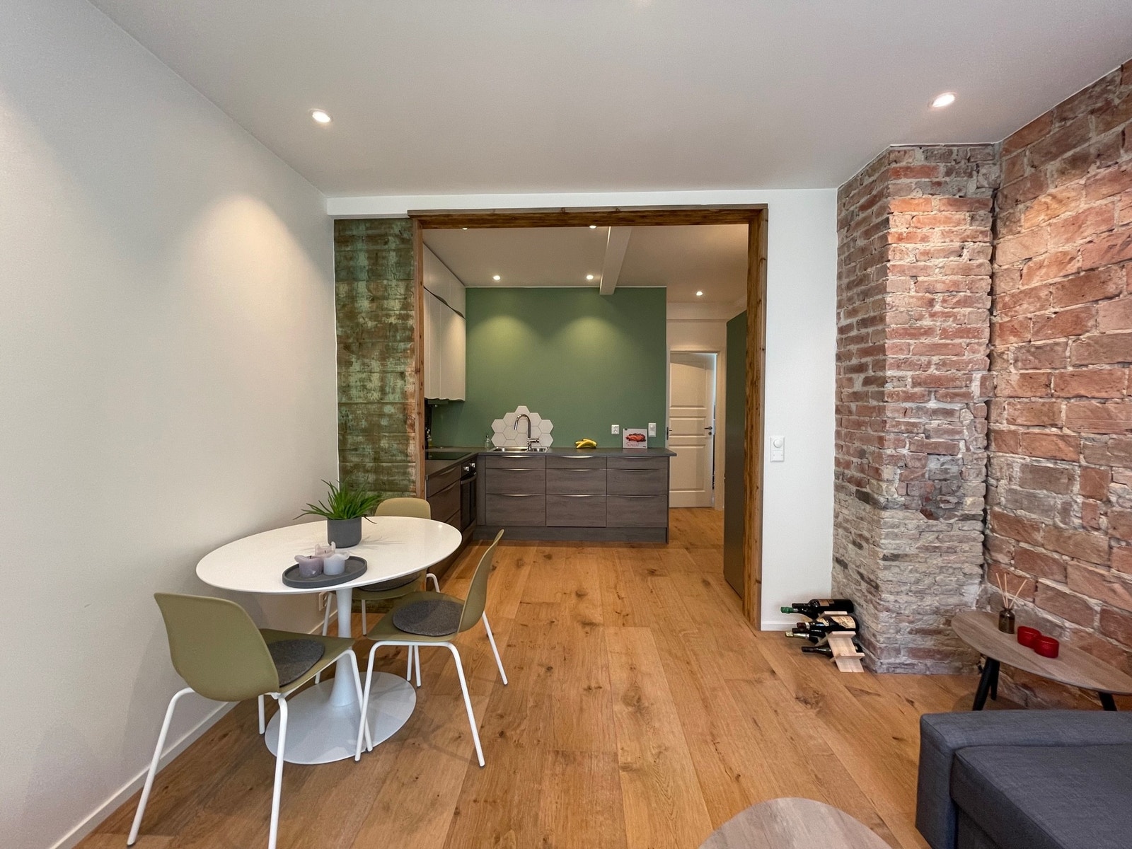 kjøkken og spiseplass sett fra stue Galleribilde