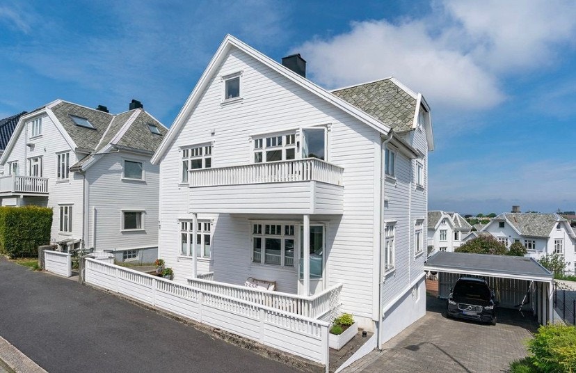 1 etasje med markterrasse på forsiden (solsiden) inngår. Galleribilde