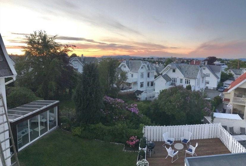 Utsikt fra utleiere sin 2 etasje, for å vise beliggenhet Galleribilde