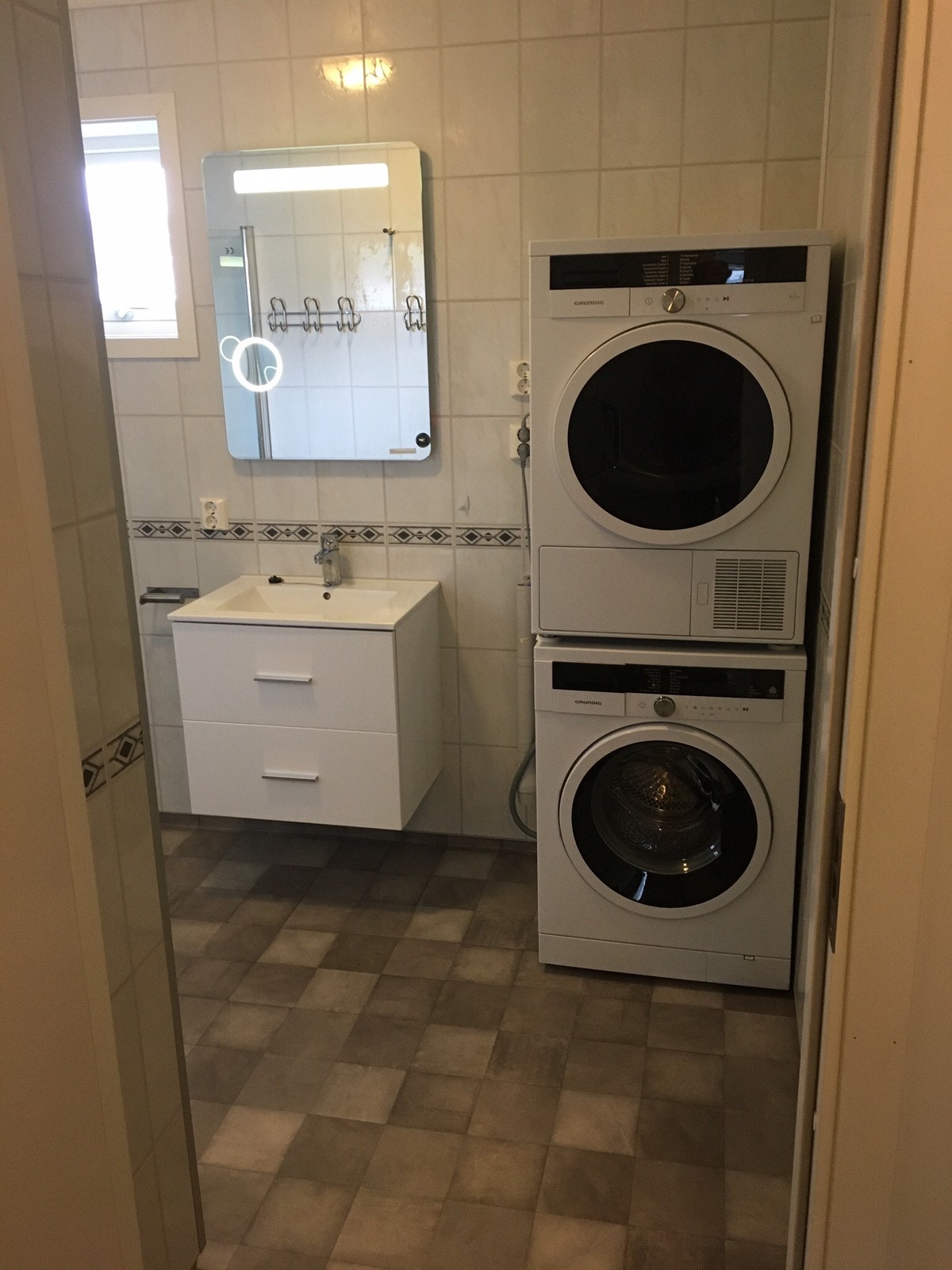 Bad 2 etg m vaskemaskin og tørketrommel Galleribilde