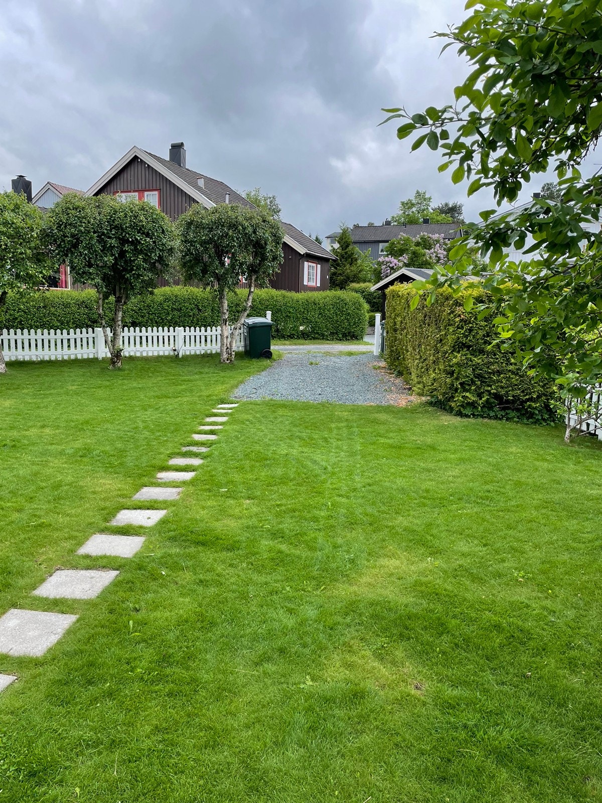 Parkeringsplass med plass til en bil Galleribilde