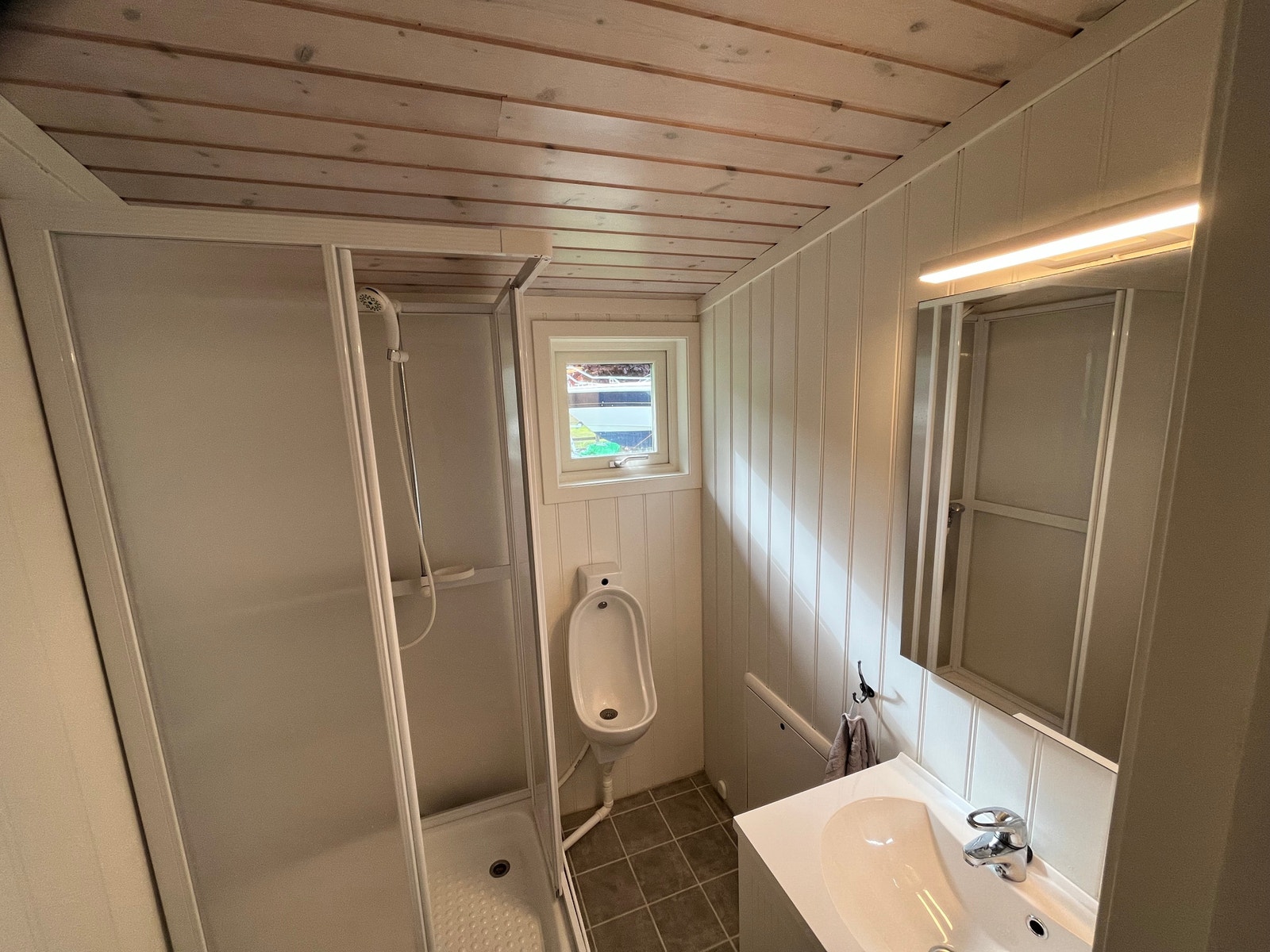 Bad i anneks Galleribilde