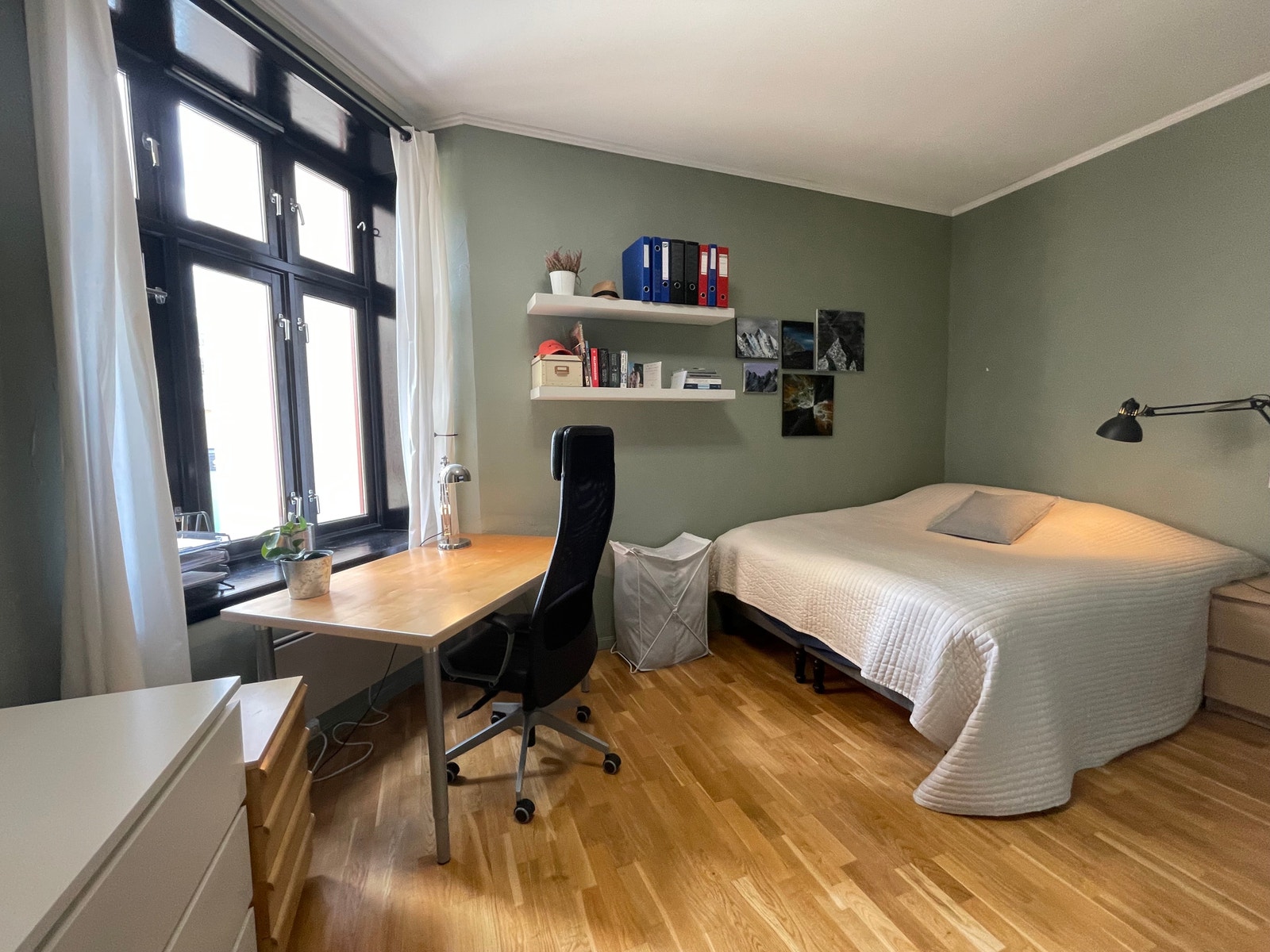 Soverom 1 mot bakgård Galleribilde