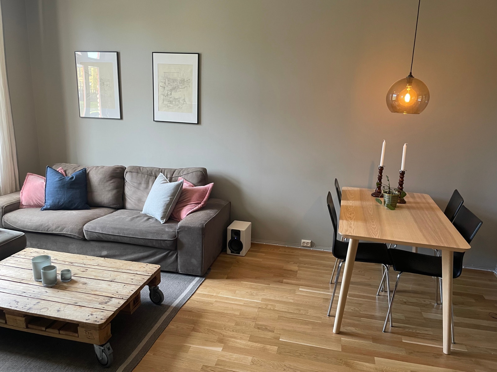 Stue/spiseplass Galleribilde