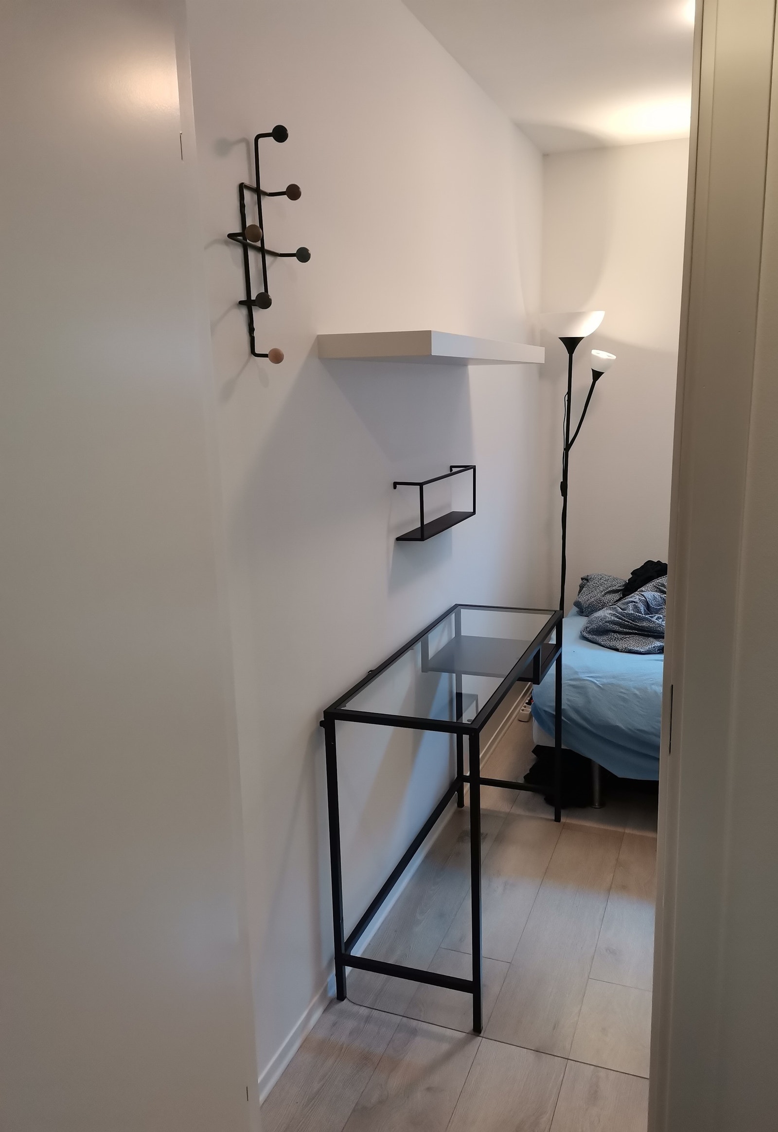 Funksjonell oppbevaring i alle 4 rom, skrivebord med kvalitets stol og lampe til effektivt arbeid, nye senger og Ny_madrassevern m.m. Galleribilde