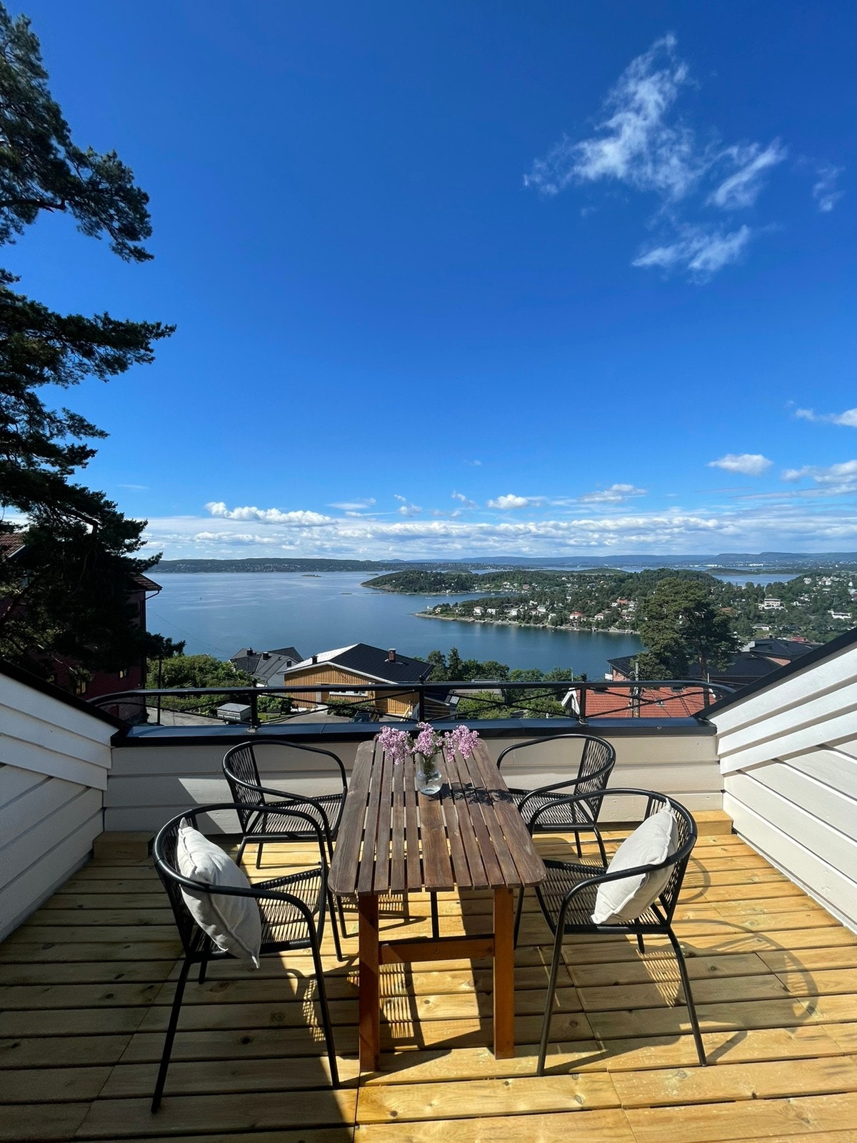 Utsikt fra terrasse sommer Galleribilde