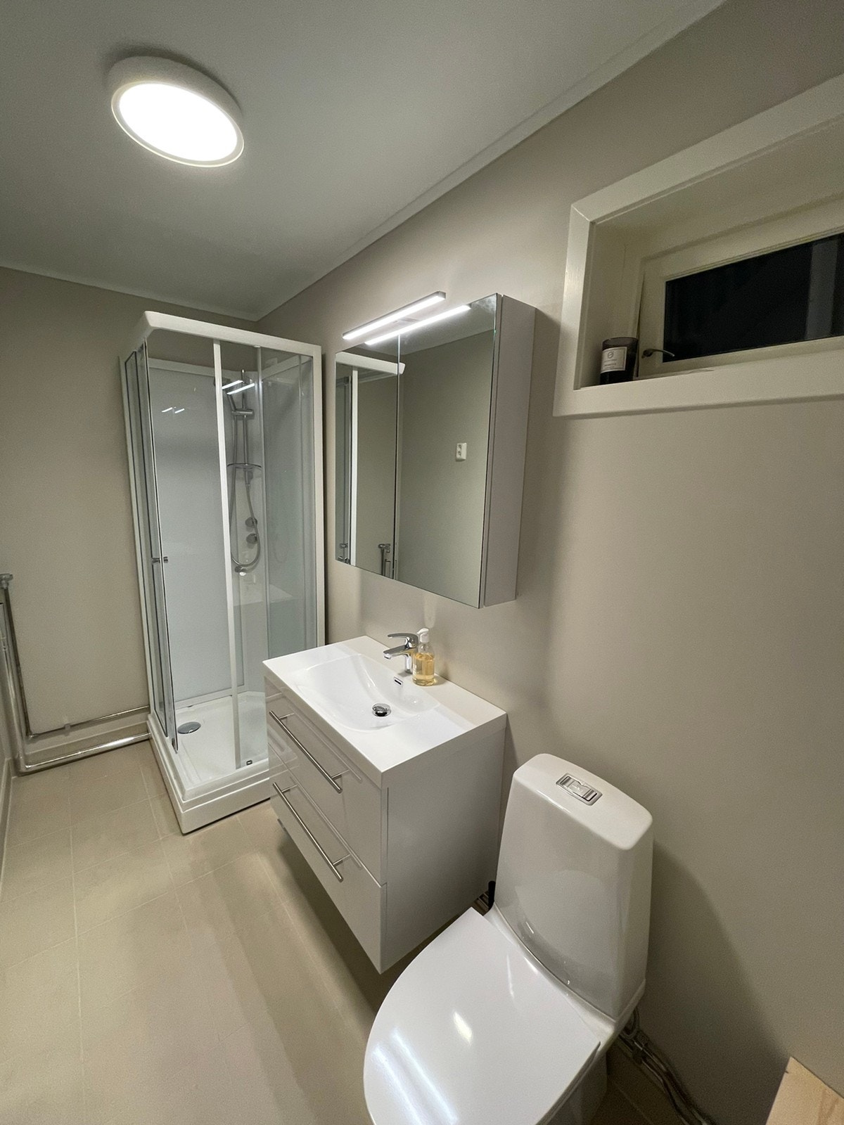 Kommer vaskemaskin/tørketrommel Galleribilde