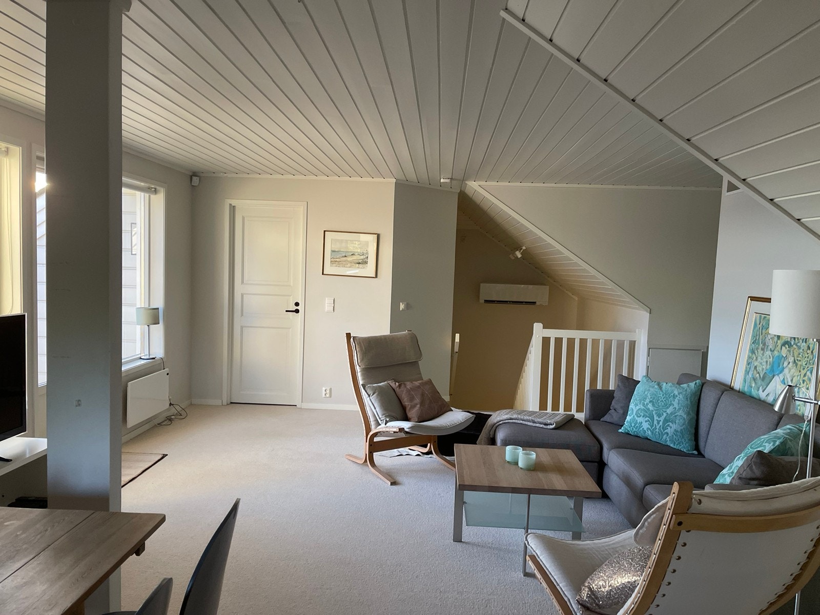 Dør til soverommet og trapp ned til badet Galleribilde