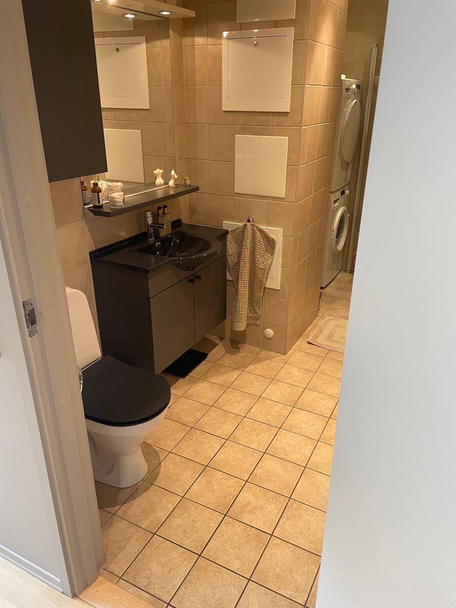 Tidløst og moderne bad Galleribilde