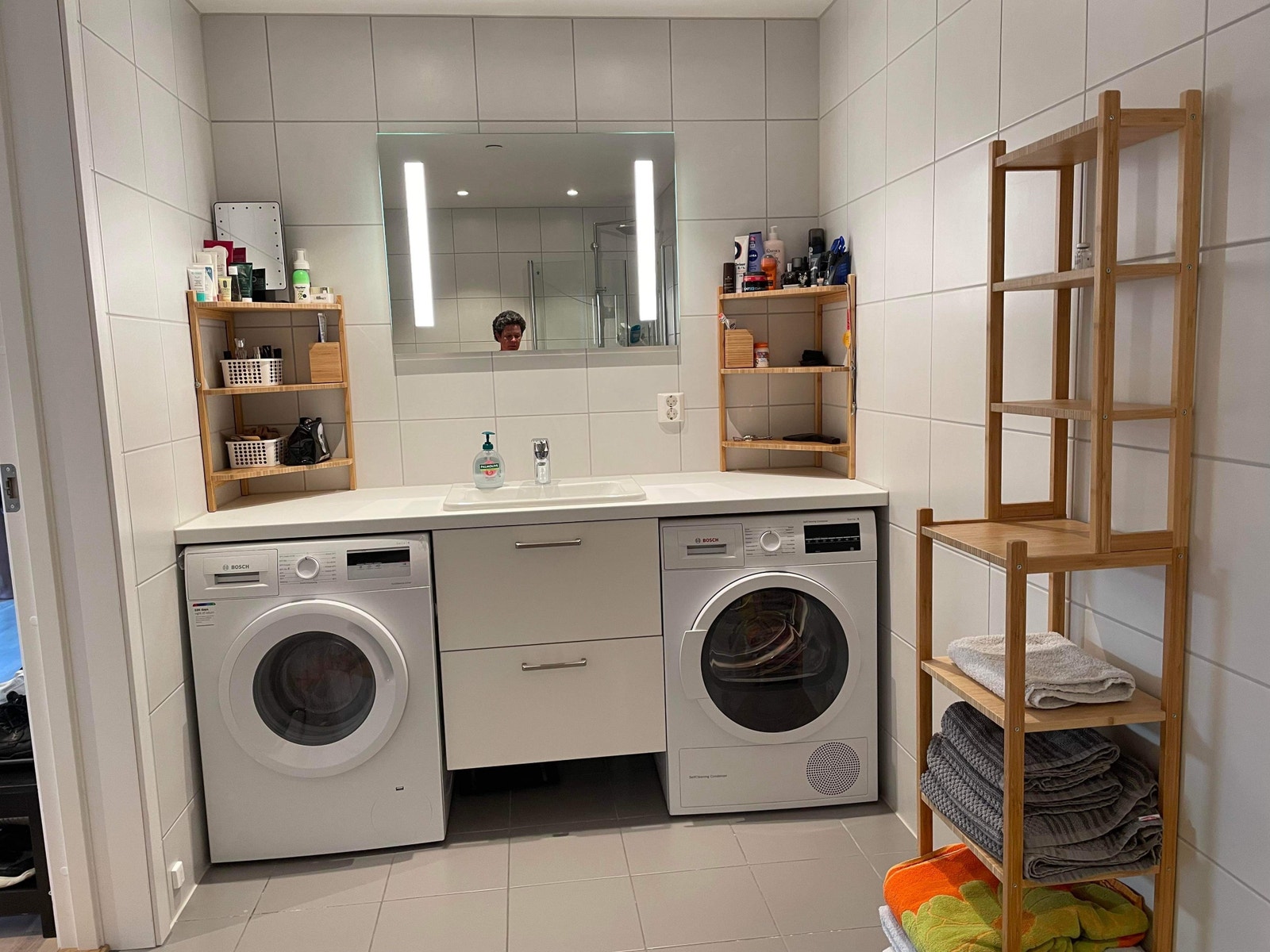 Plass til både vaskemaskin og tørketrommel som følger med Galleribilde