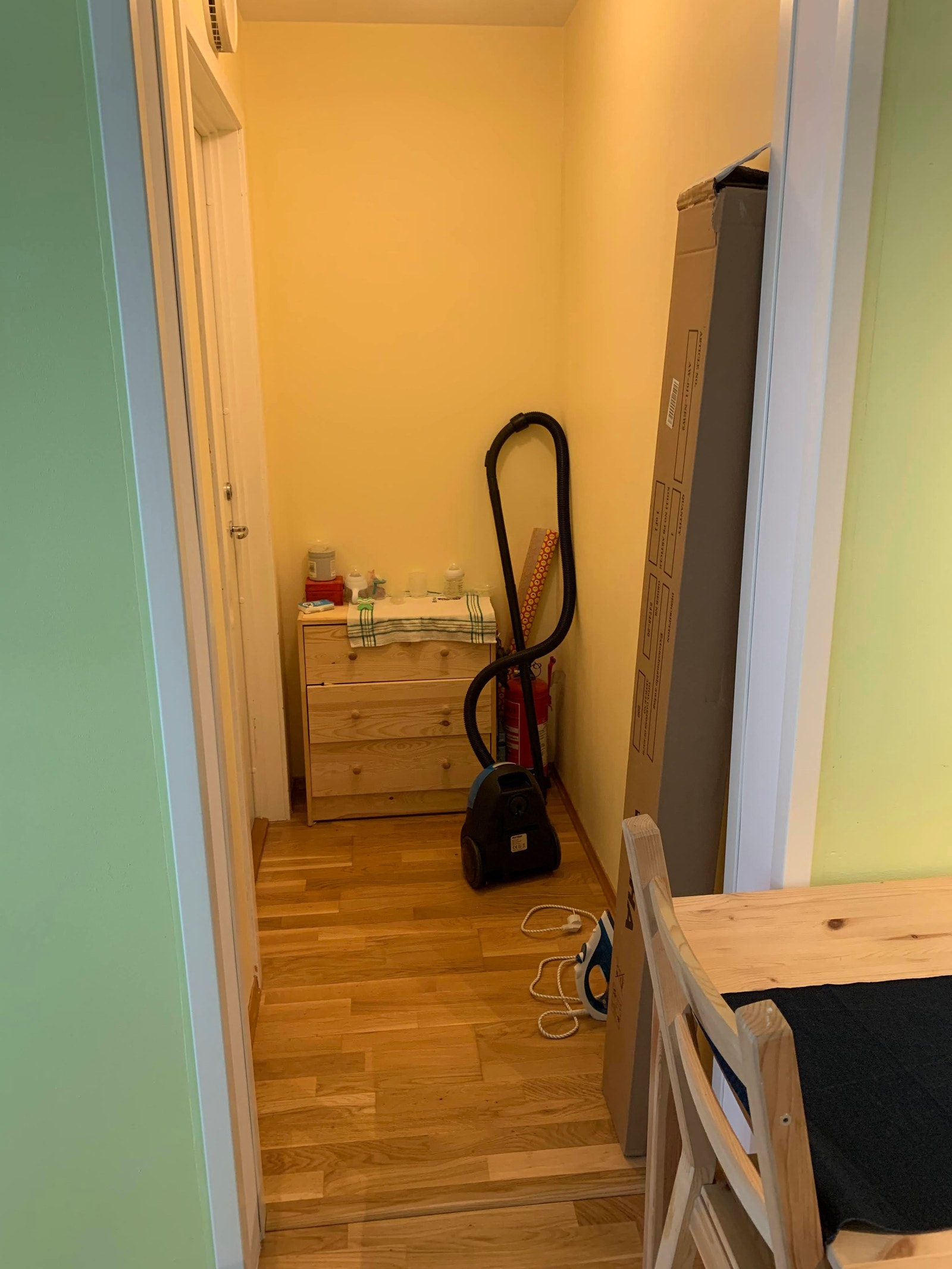 Gang til soverom 2 med liten oppbevaringsmulighet Galleribilde