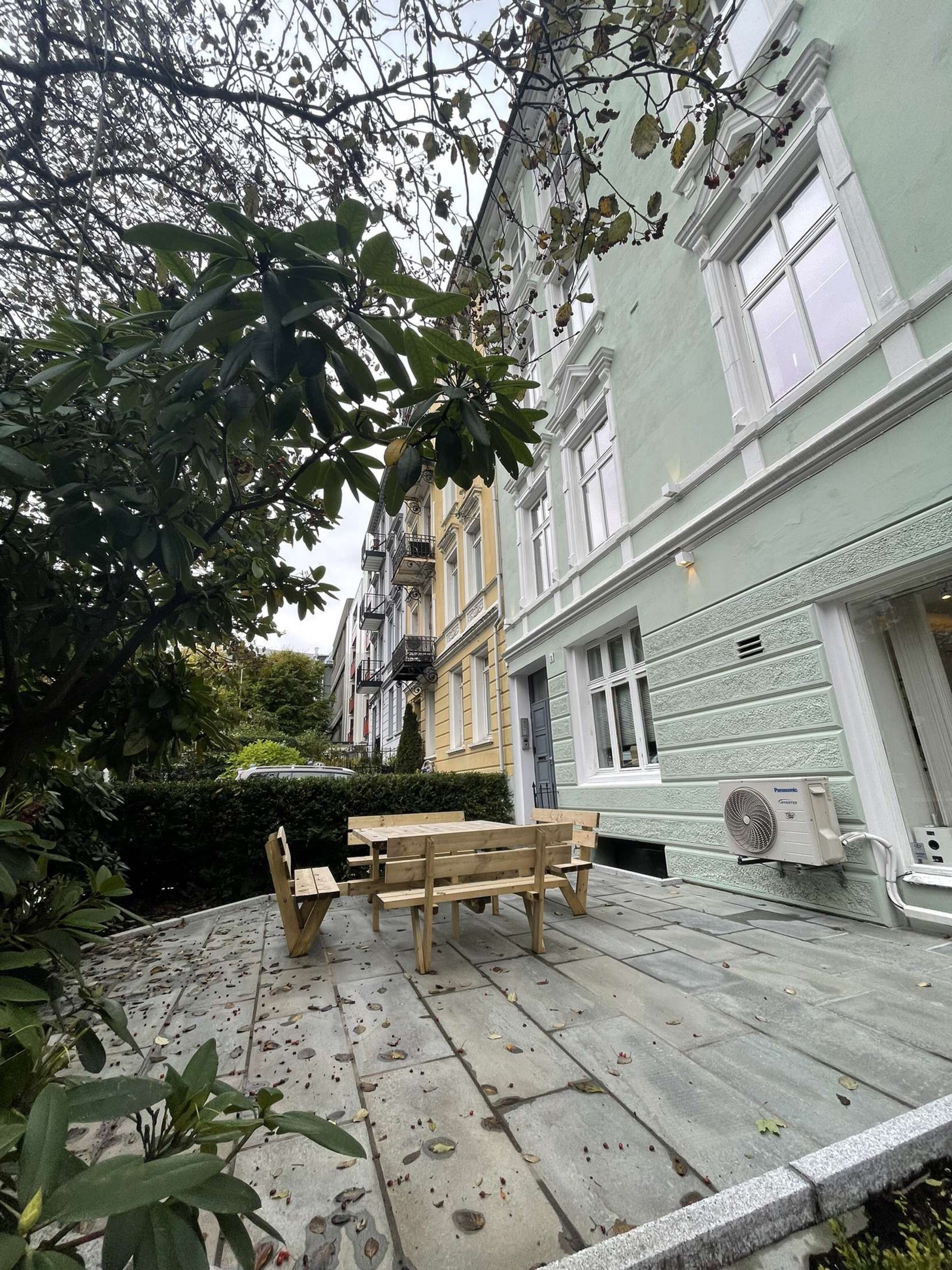 Felles platting med sittegruppe. Galleribilde