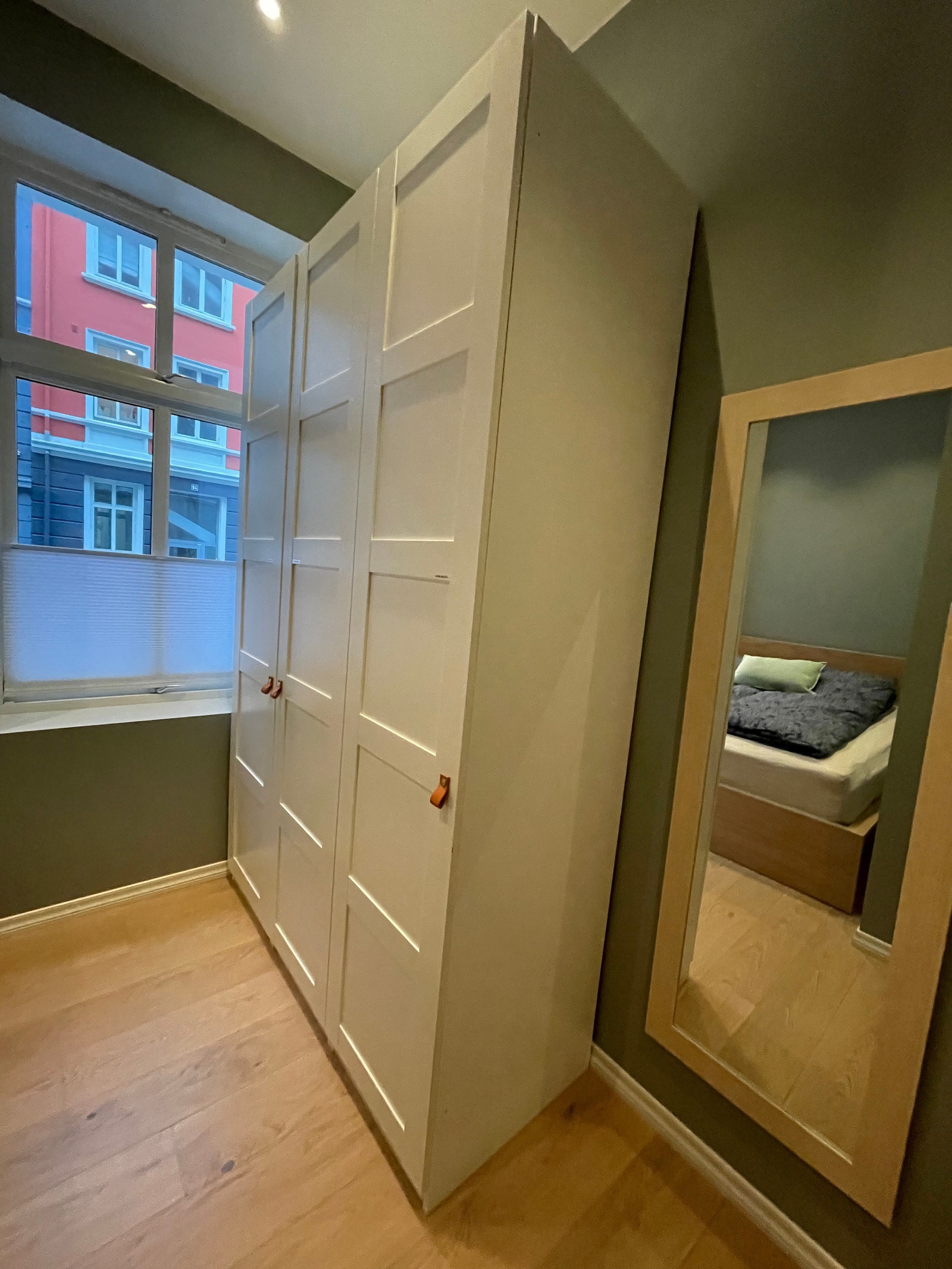 Rikelig med garderobeplass hovedsoverom. Galleribilde