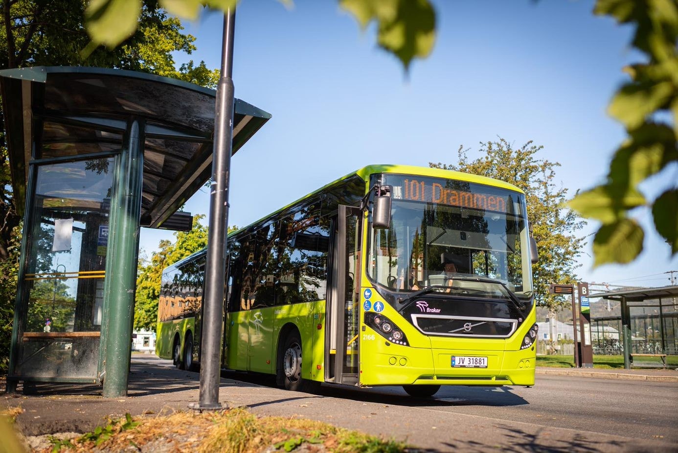 Mjøndalen bussterminal ligger under
300 meter fra NT3. Bussterminalen betjenes av linjene 51, 52 og 101 med hyppige avganger mot Drammen. Galleribilde