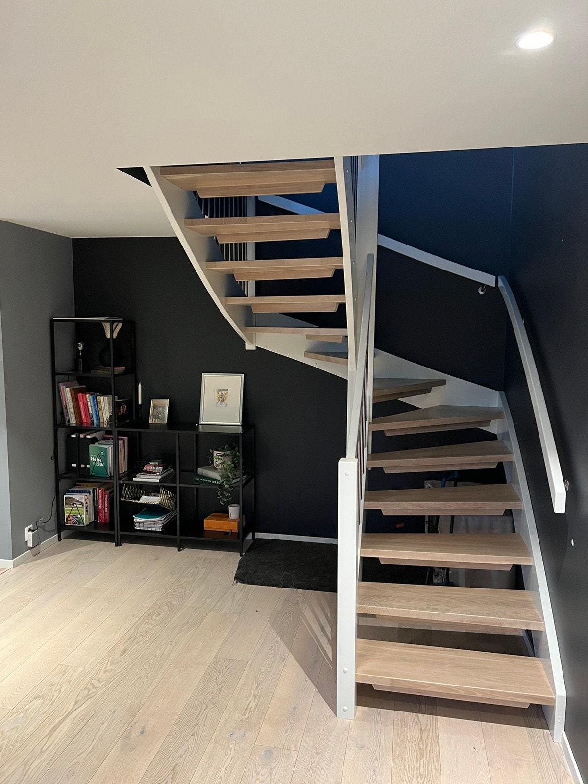Stue/trapp oppgang til 2etg Galleribilde