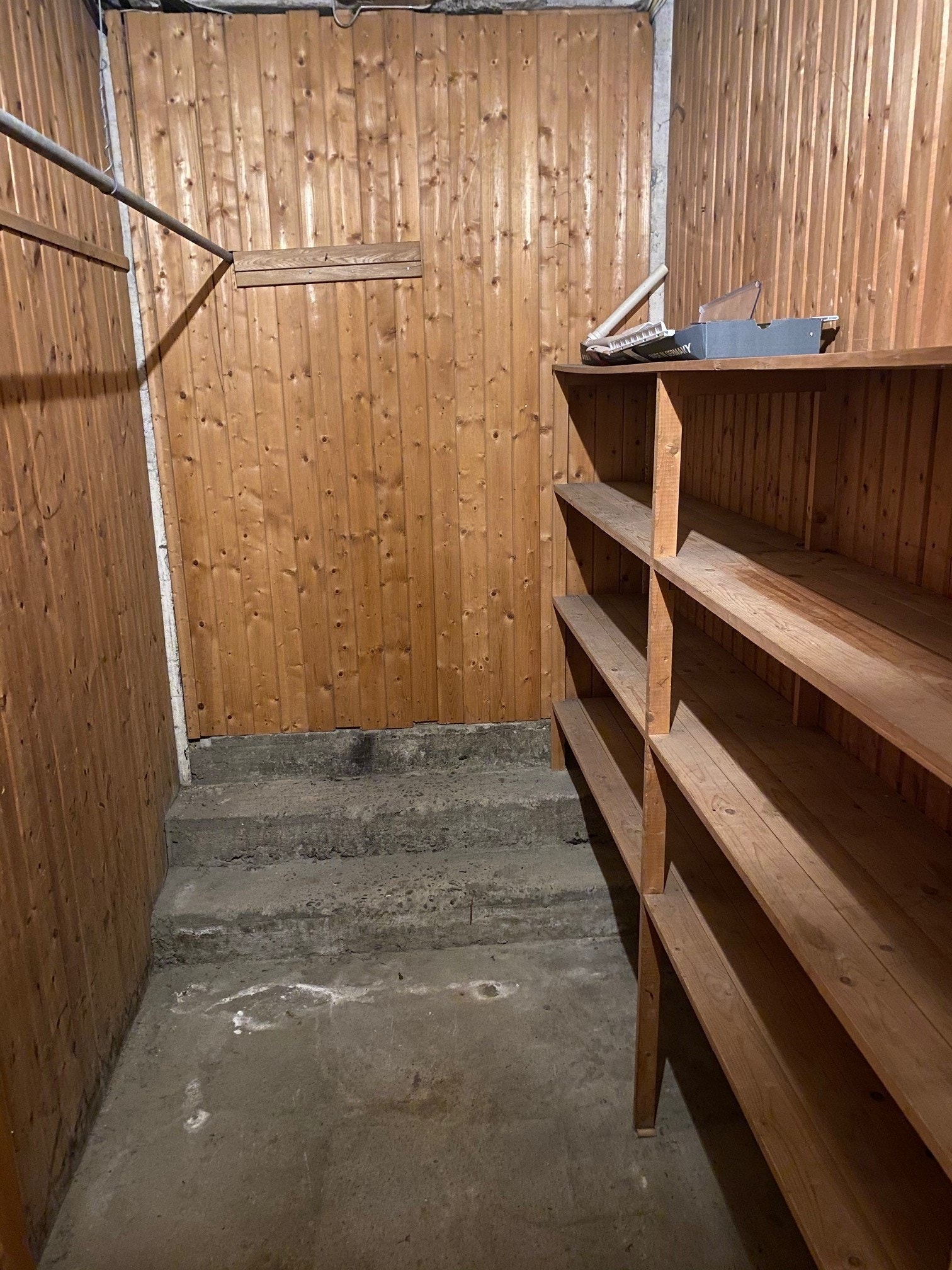 Bod i kjelleren Galleribilde