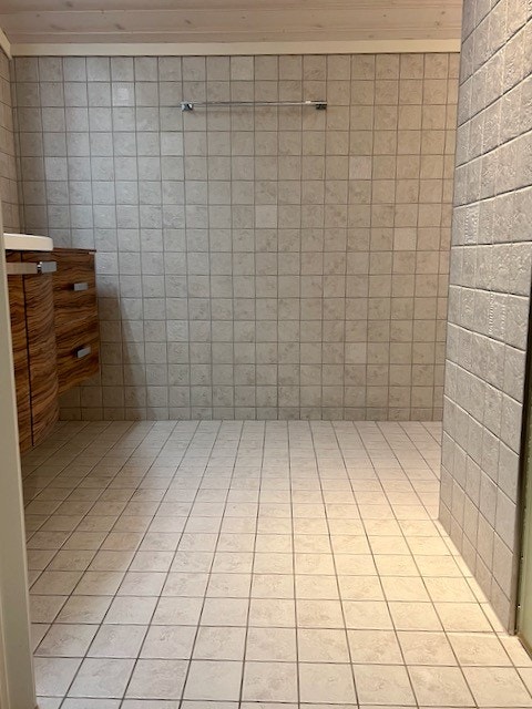 Badet i 2. etasje sett fra gangen Galleribilde