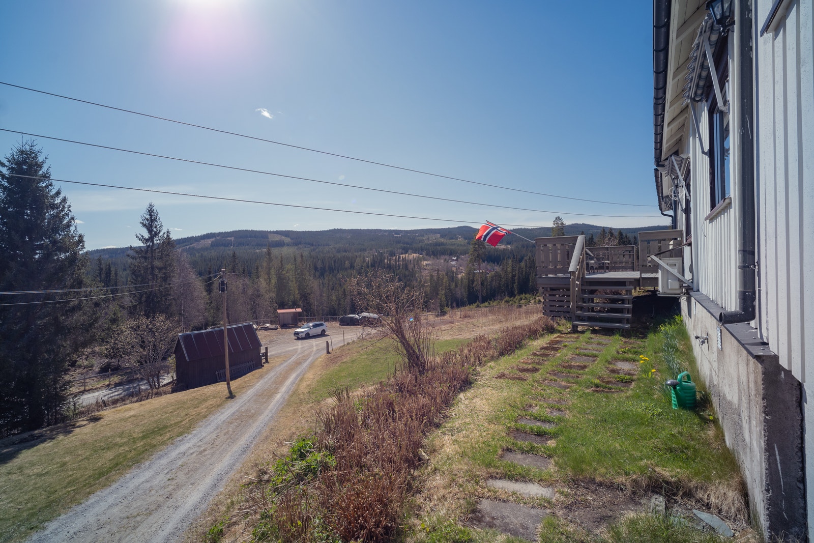 Utsikt fra gårdsplass. Galleribilde