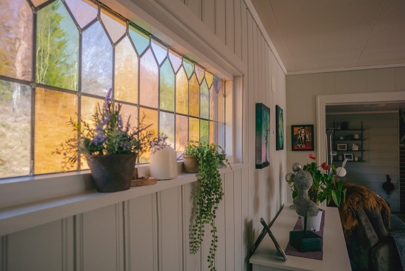 Blyglass vindu i stue. Galleribilde