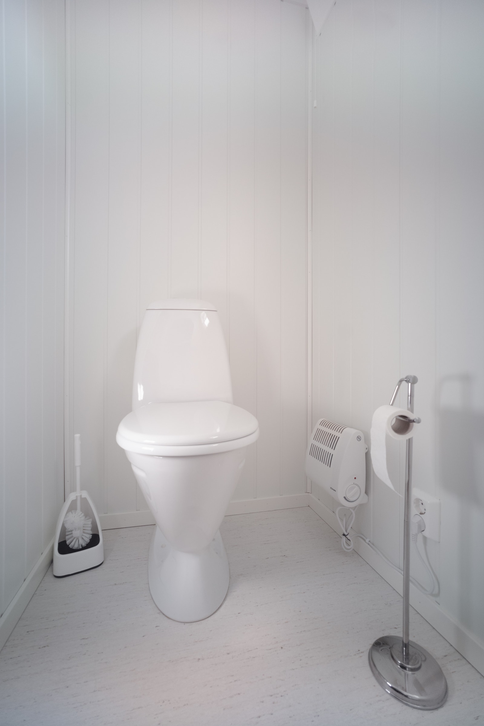 Eget rom for wc, malt i lyse farger. Galleribilde