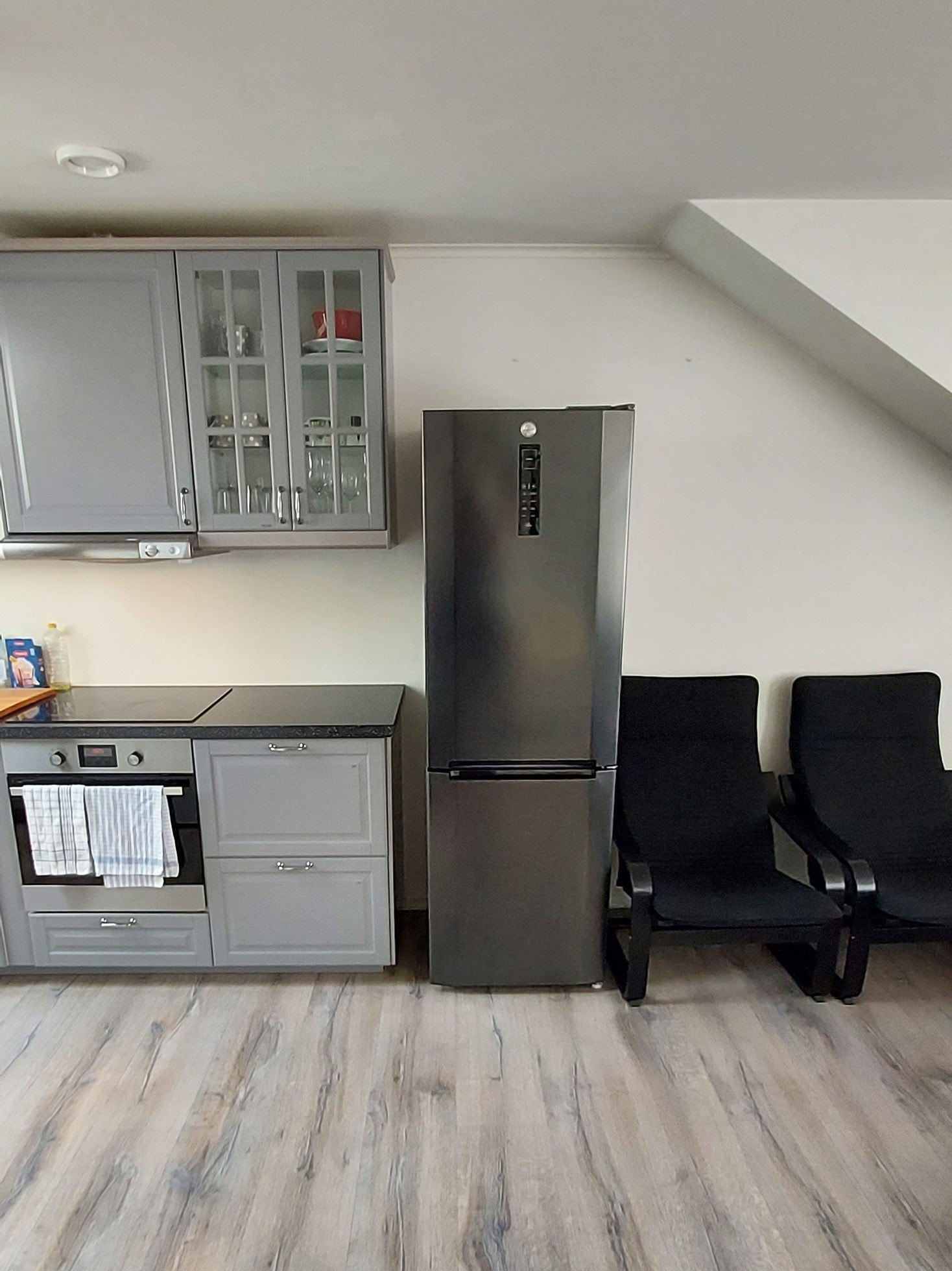 Her er det også et ekstra kjøl-/fryseskap. Galleribilde