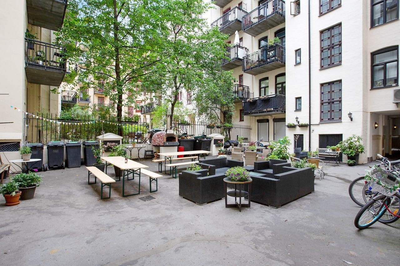 Bakgård Galleribilde