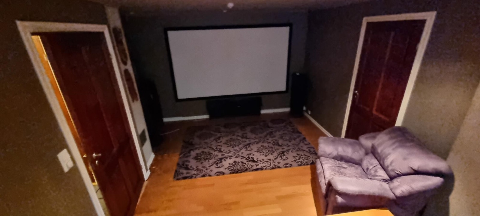 Kino U.etg med peis Galleribilde