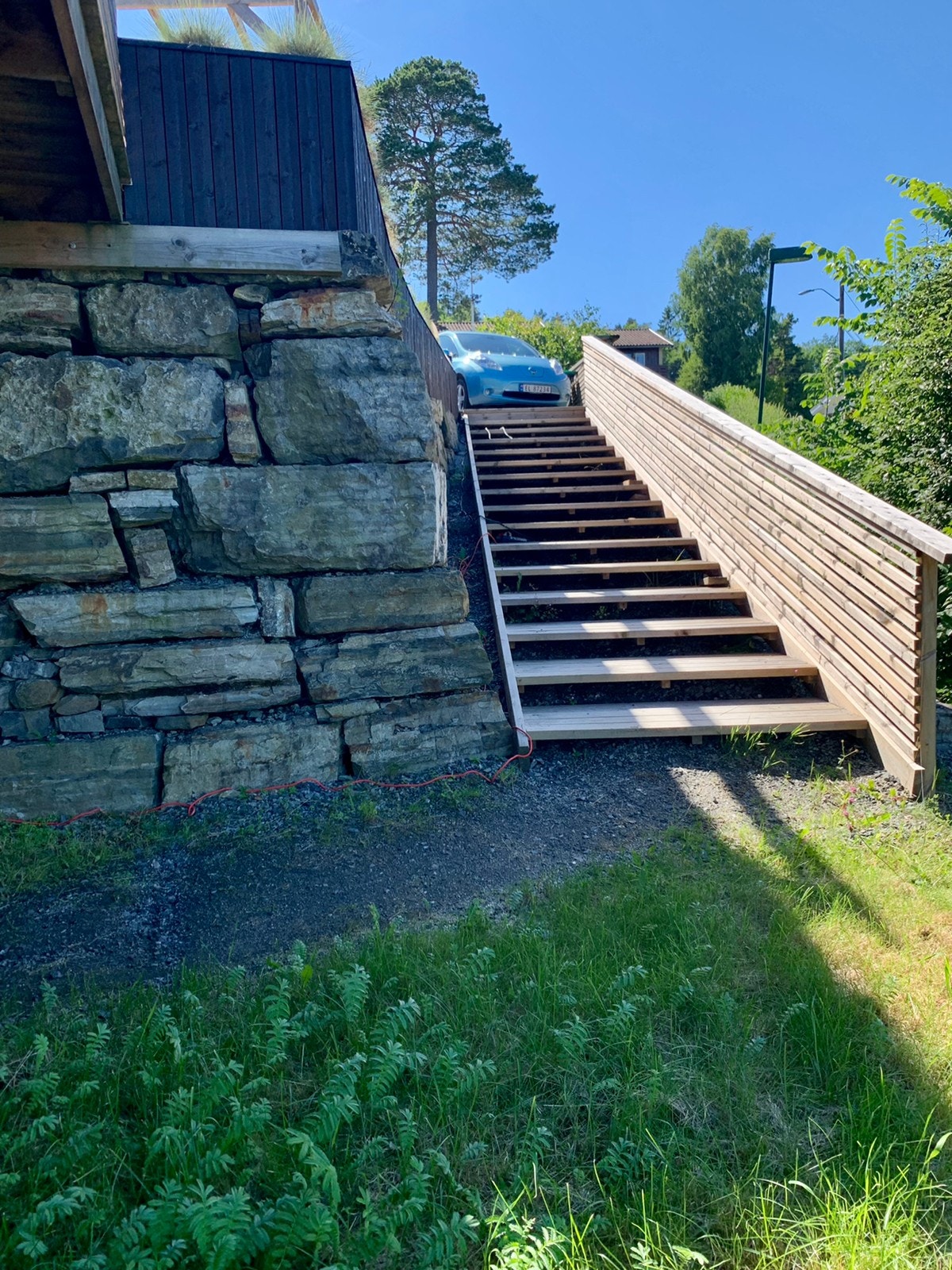 Stor og bred trapp til leiligheten Galleribilde