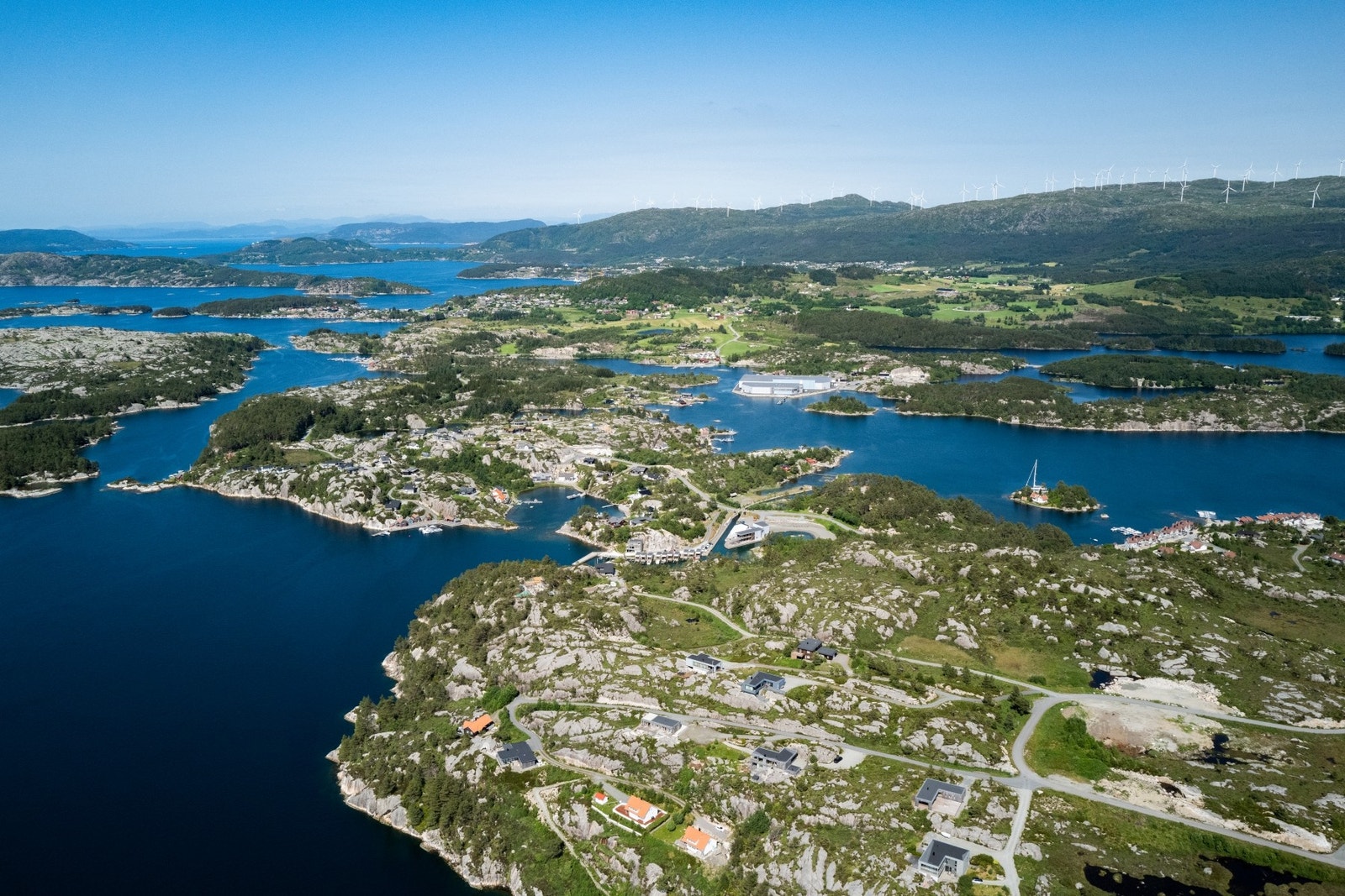 På Kråko skal Skuehytten utvikle og bygge 26 moderne arkitekttegnede kysthytter Galleribilde