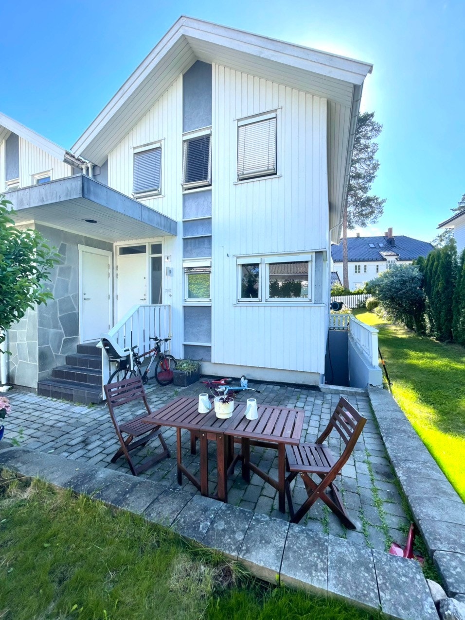 Inngang på siden av huset Galleribilde