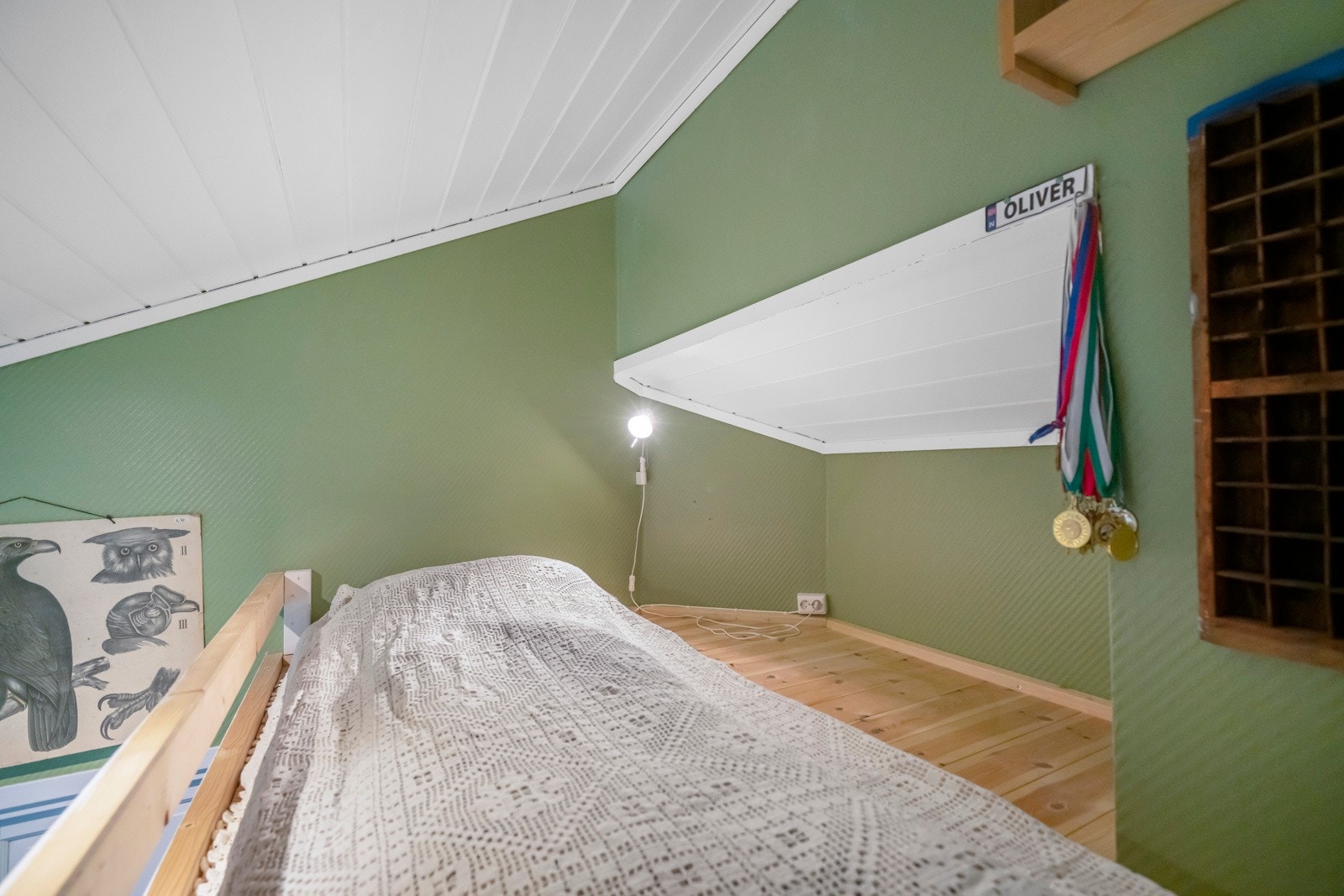 Soverom nr. 2 - seng bygd opp på hemsen. Galleribilde