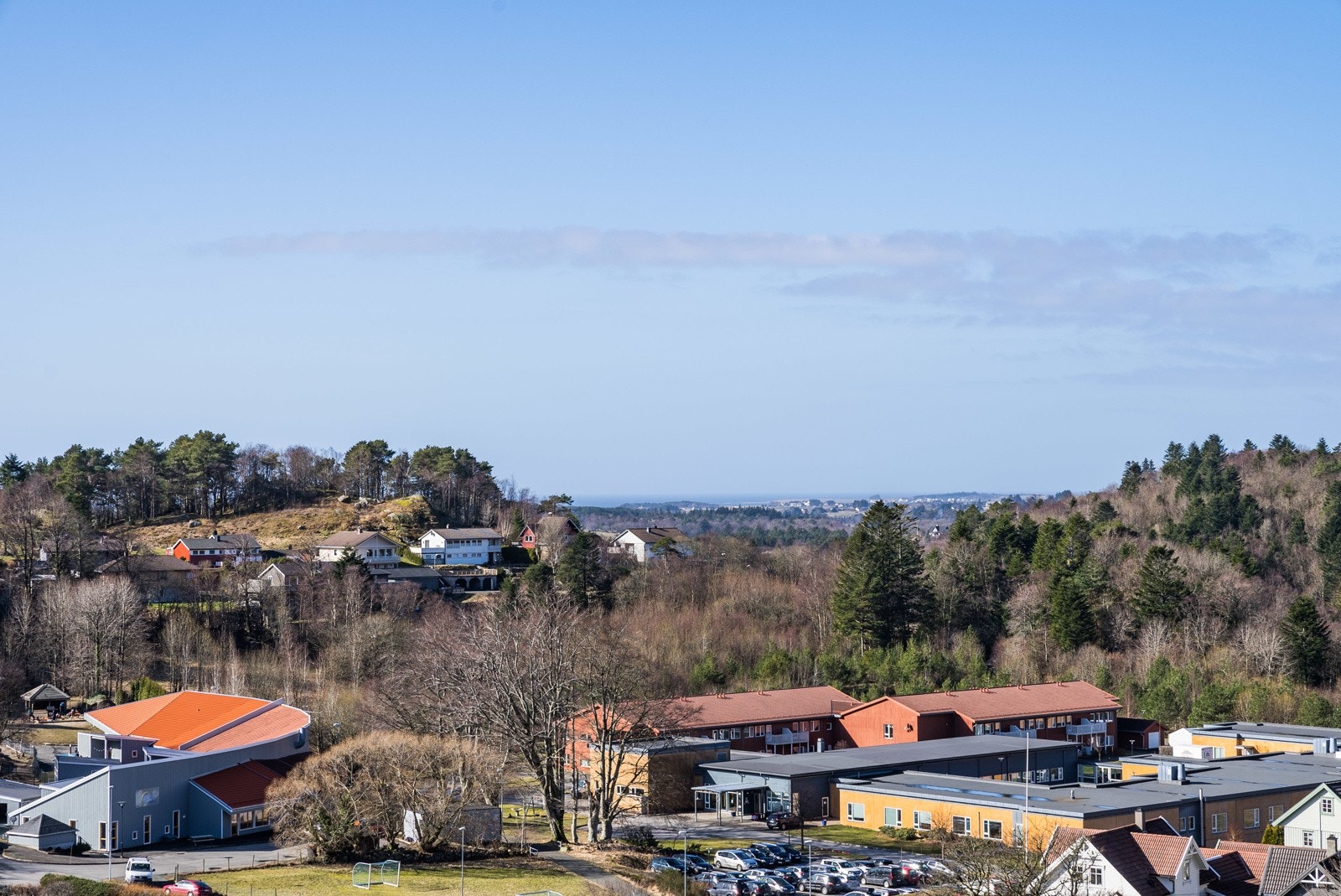Utsikt fra tomta mot Listalandet og havet i det fjerne. Galleribilde