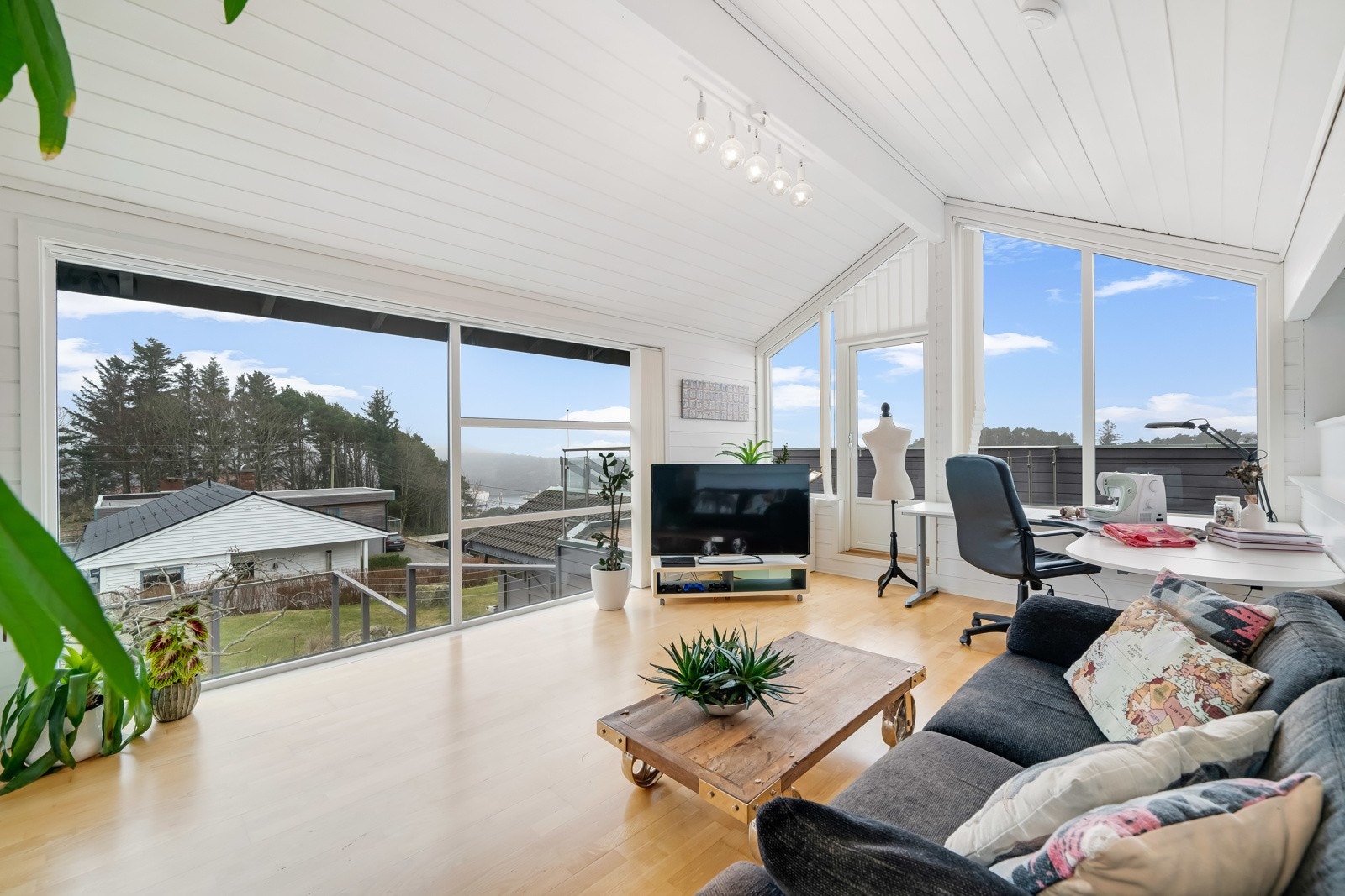 Et rom for velvære - loftstue med mange bruksmuligheter. Galleribilde