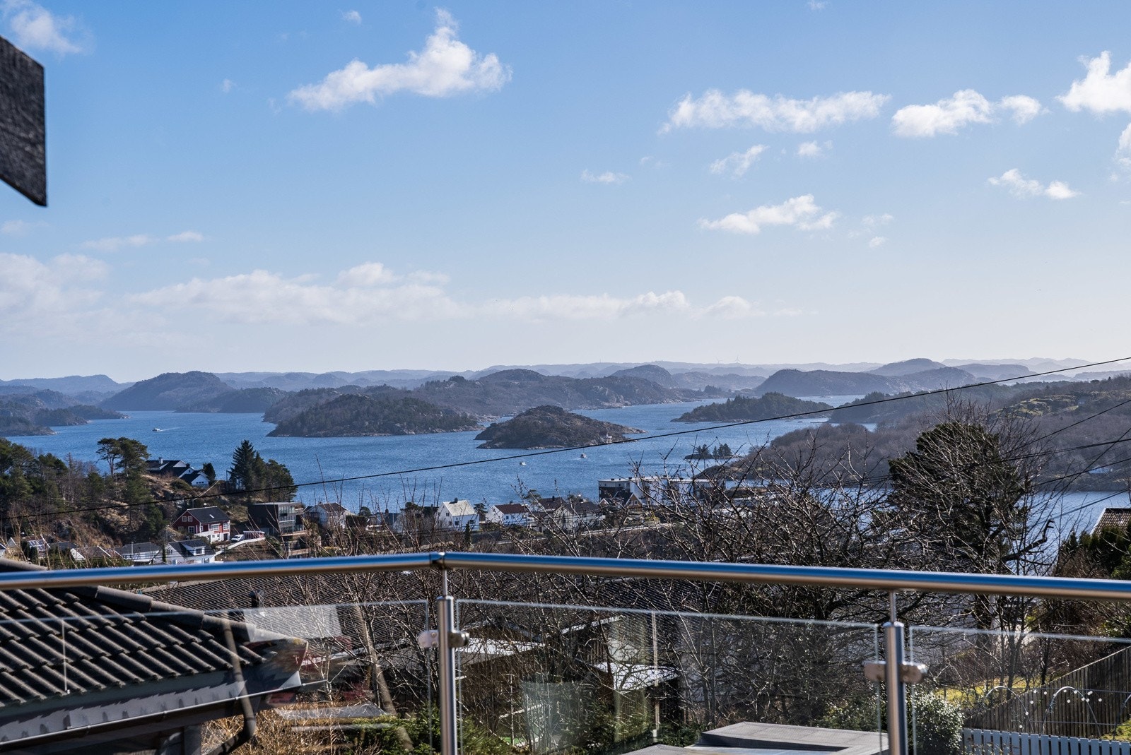 Utsikt fra takterrassen over skjærgården Galleribilde