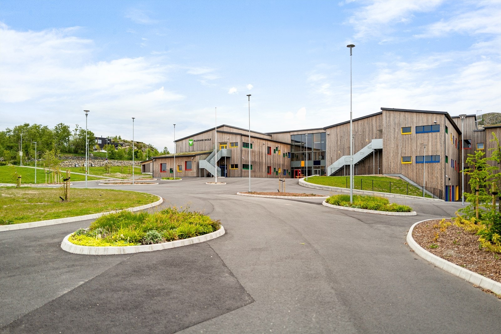Leksefri, ny skole på Kleivane, to steinkast fra boligen. Idrettshall også. Gjør fasilitetene komplette. Galleribilde