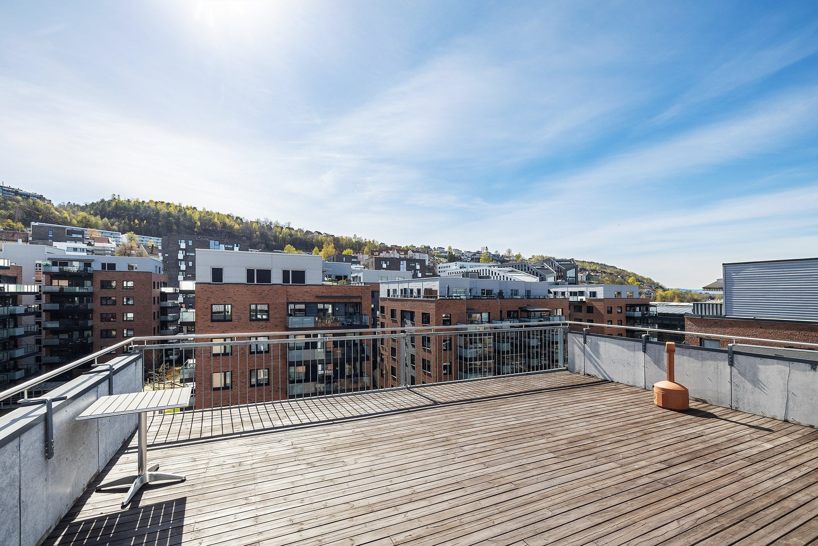 Borettslaget har en felle takterrasse med fantastisk utsikt og gode solforhold. Galleribilde