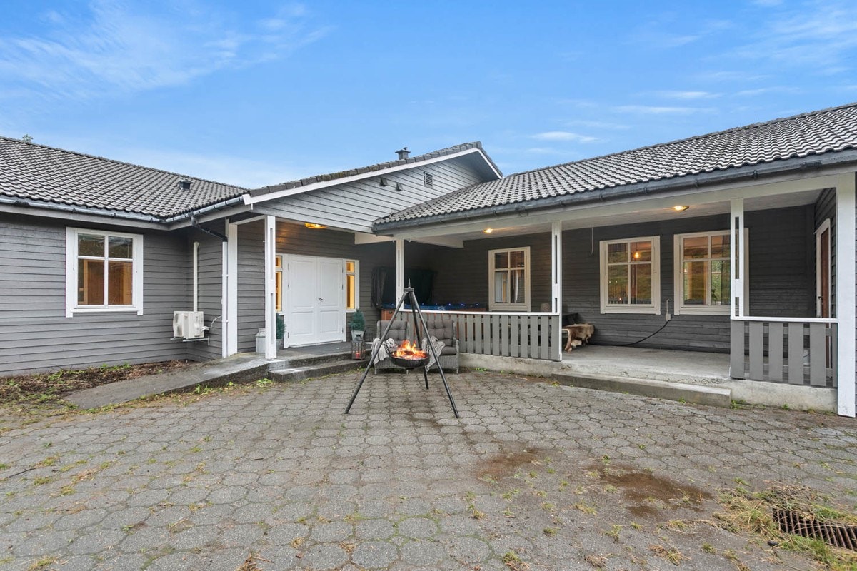 Utandørs har ein rikeleg med plass for hygge om sumaren. Galleribilde