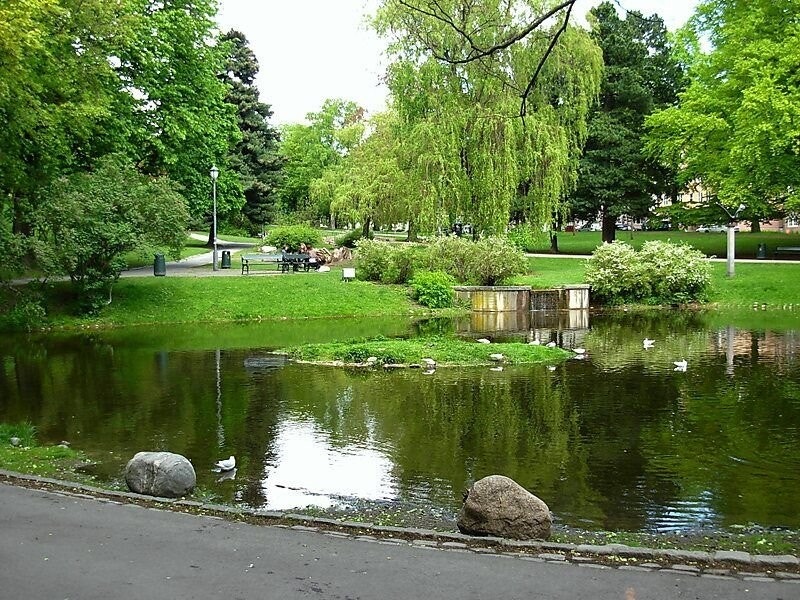 St Hans Haugen Park. Et steinkast unna! Galleribilde