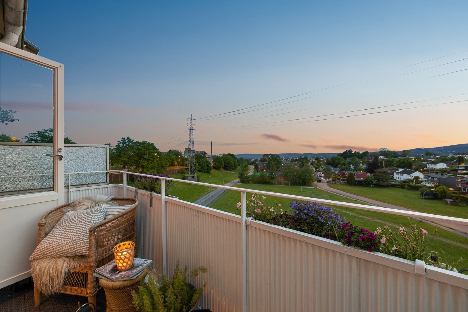 Unik beliggende leilighet innerst i blindvei med vestvendt balkong Galleribilde