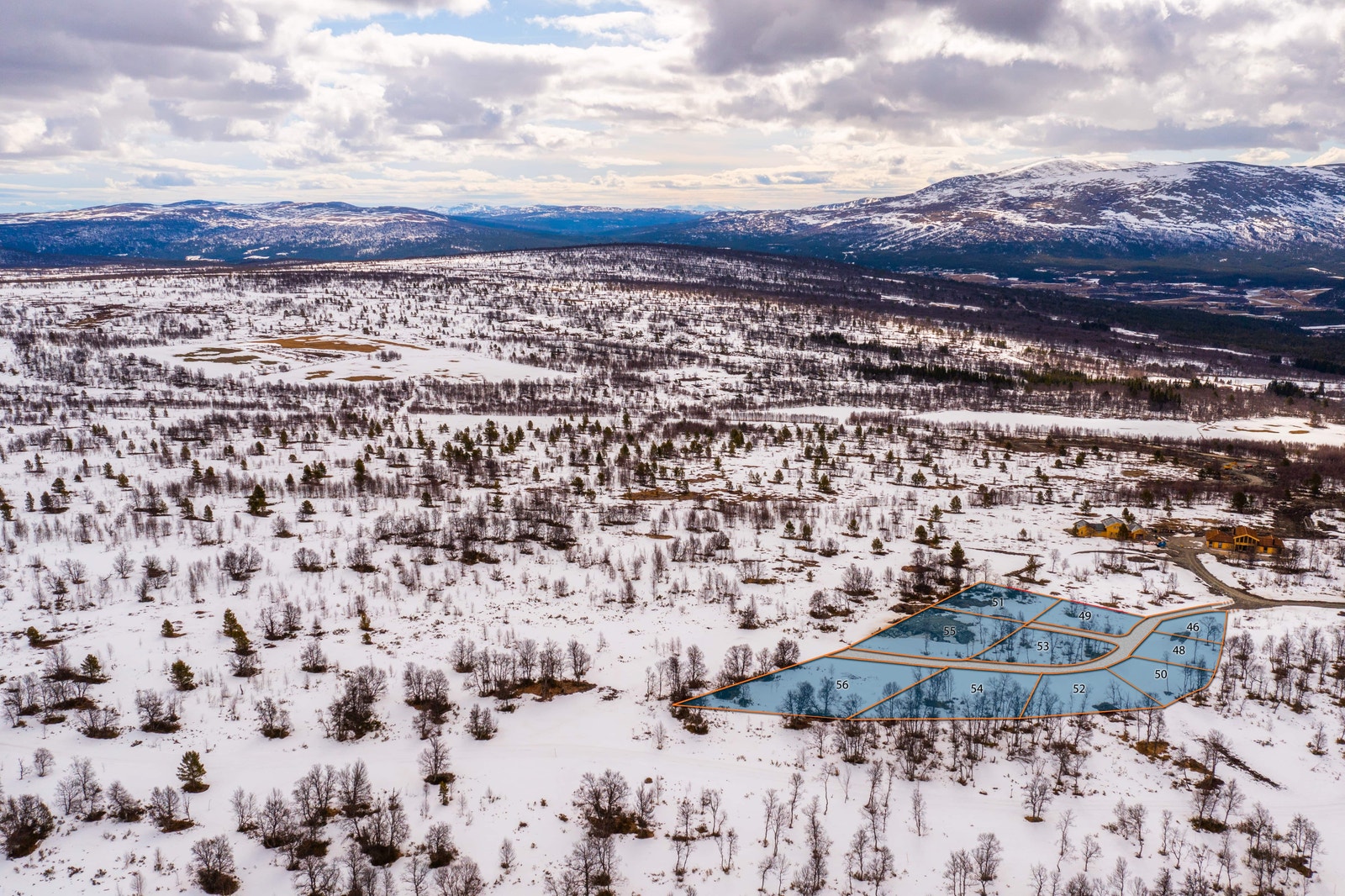 Tomter plassert i terrenget, med utsikt mot Hummelfjellet. Kan ta pusten fra deg. Galleribilde