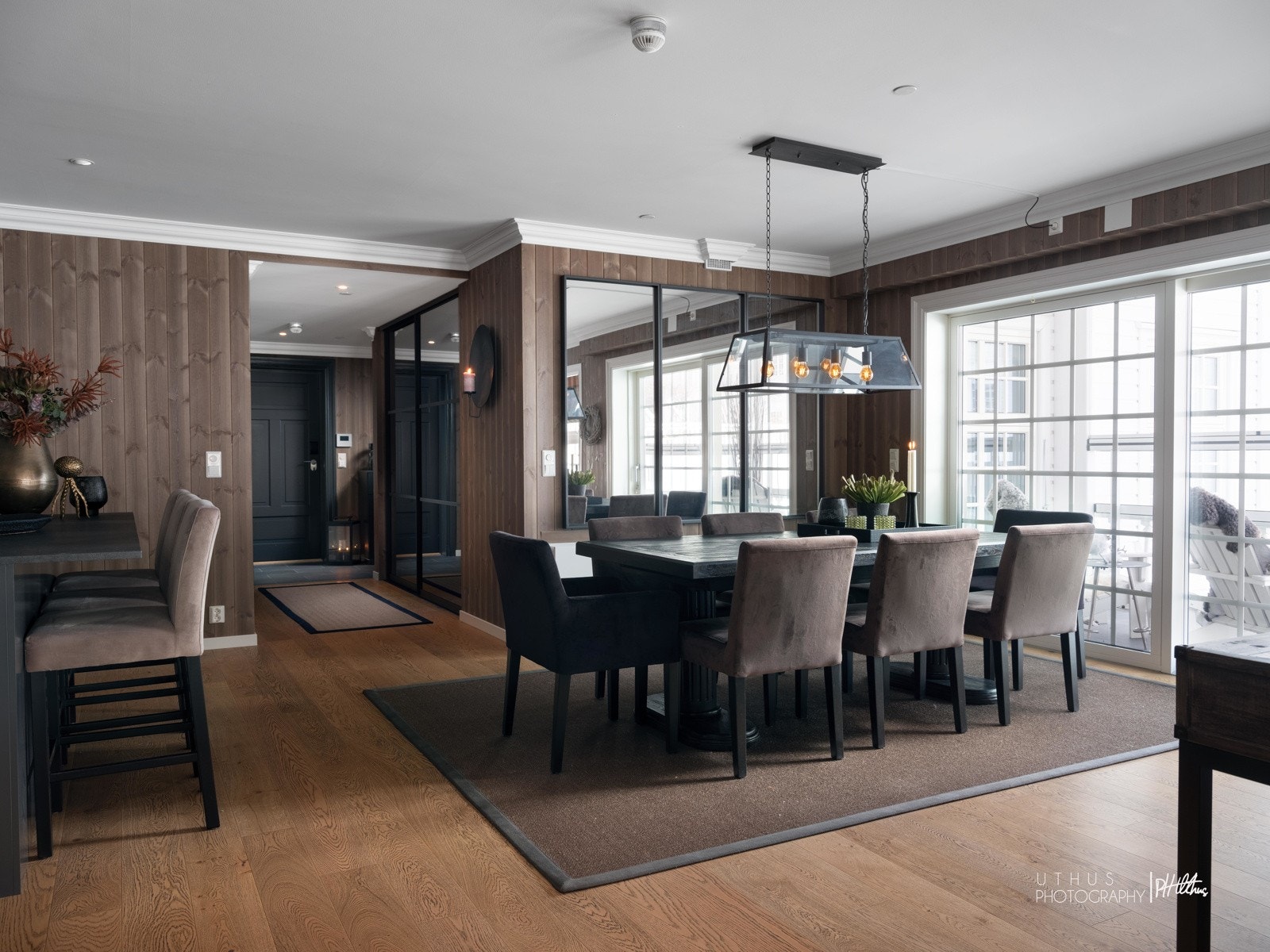 Ved spisestuen er det utgang til inglaset altan Galleribilde