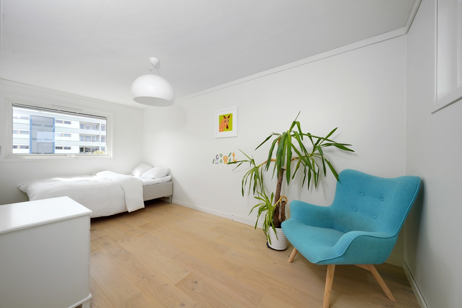 Påbygget i 2.etasje som har gitt huset et ekstra stort soverom Galleribilde