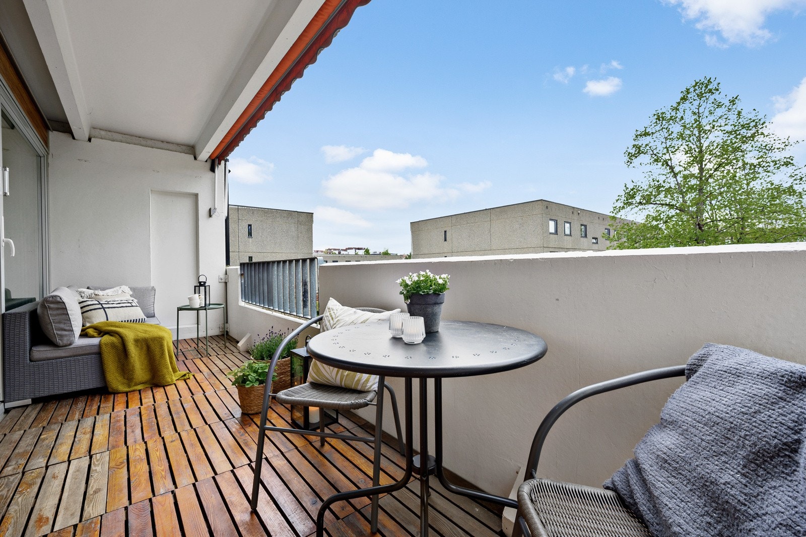 Leiligheten har en stor og flott nordvestvendt balkong med gode solforhold. Galleribilde