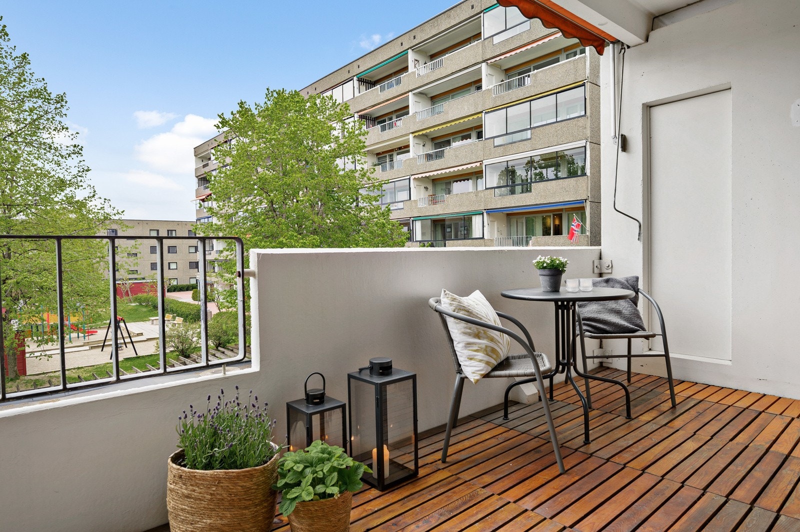 Her har du god plass til utemøblement og kan benytte deg av elektrisk grill. Galleribilde