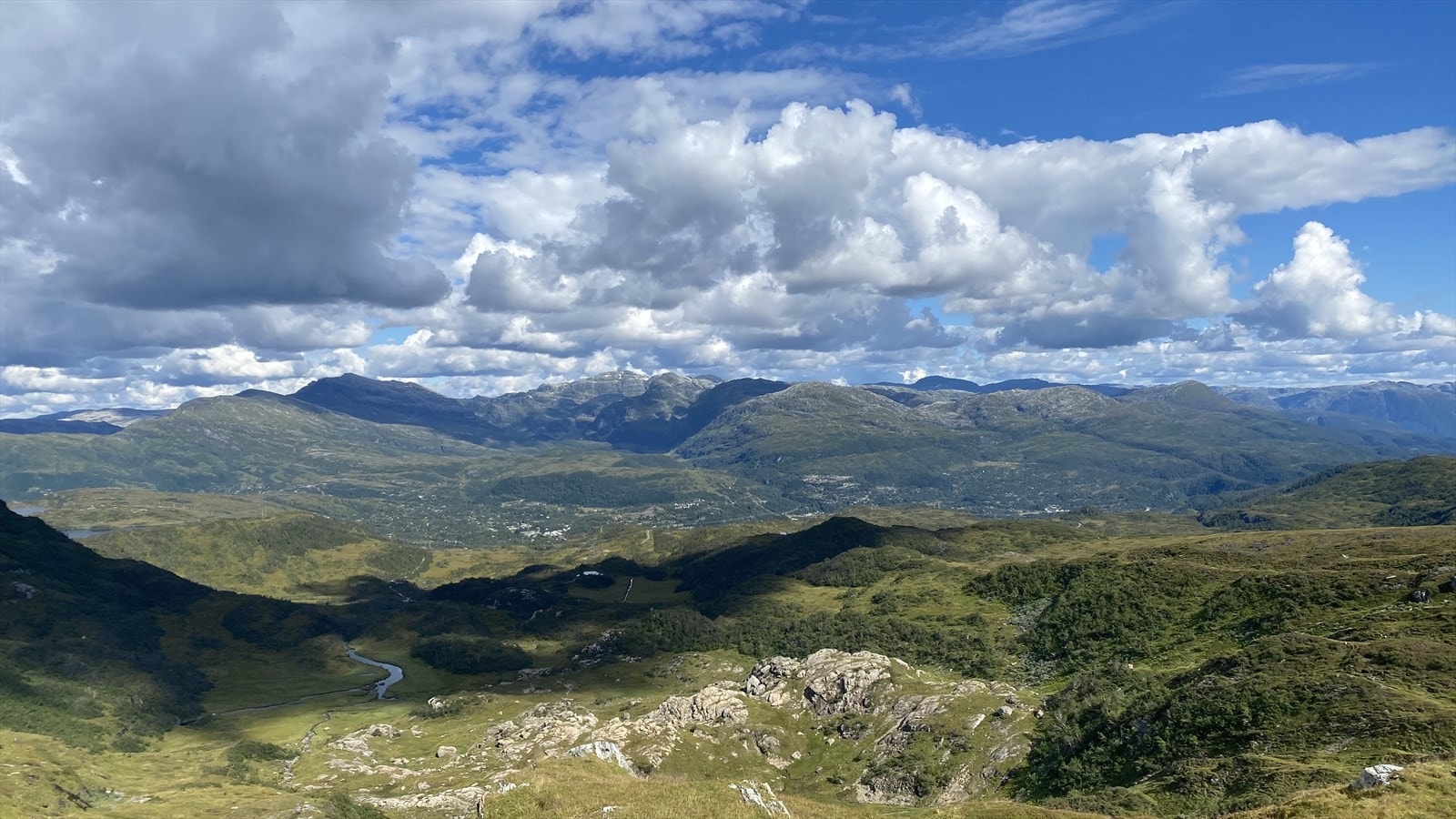 Utsikt rett nord fra Såta med Fuglafjell i midten Galleribilde